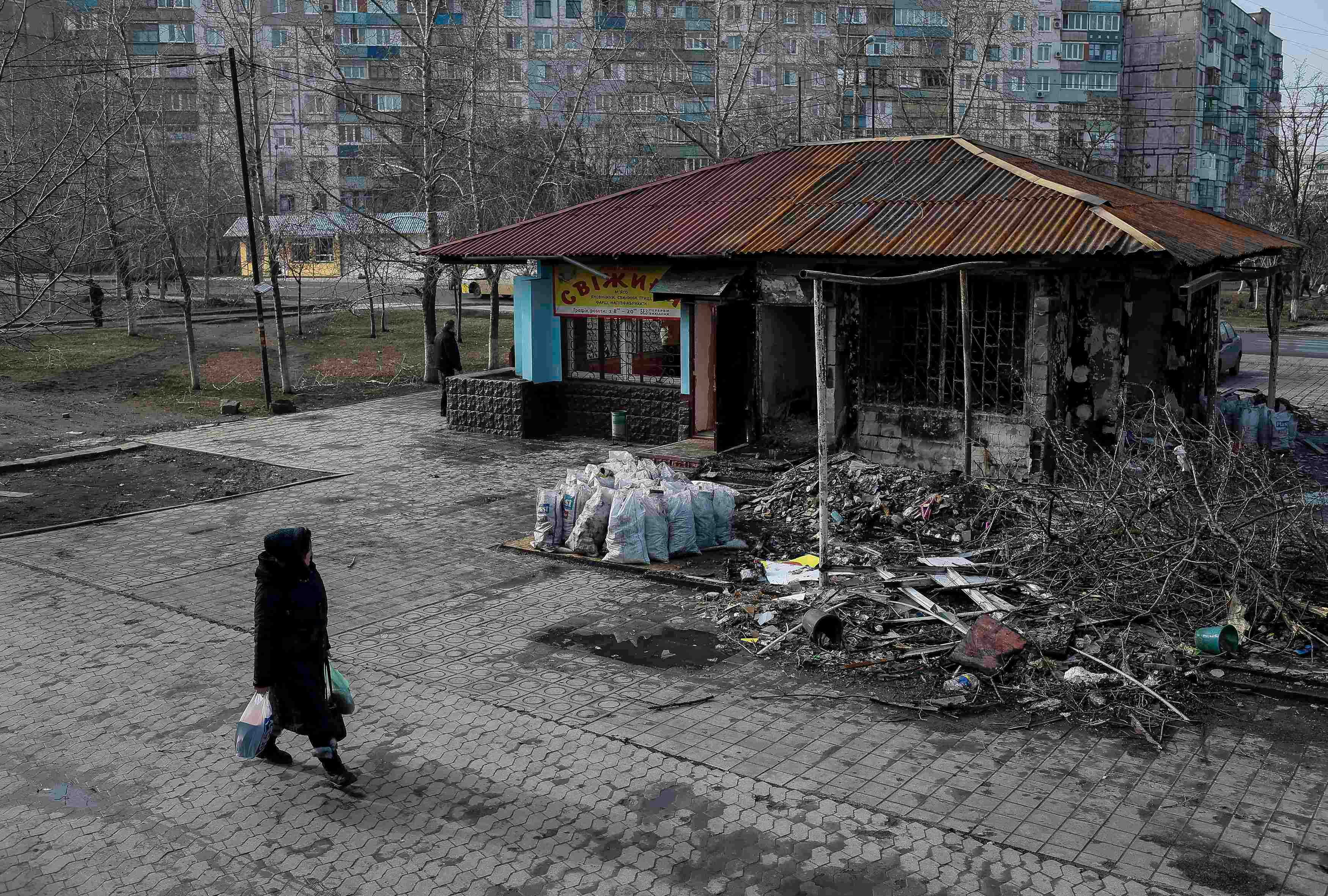 Les rebelles poursuivent leur offensive pres de marioupol, selon kiev