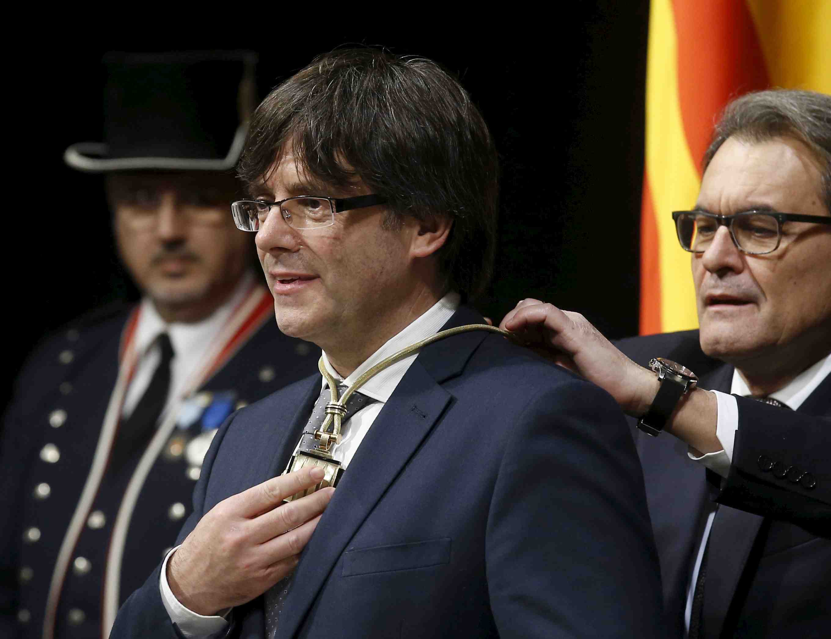 Le nouveau dirigeant de catalogne contre une declaration d'independance unilaterale