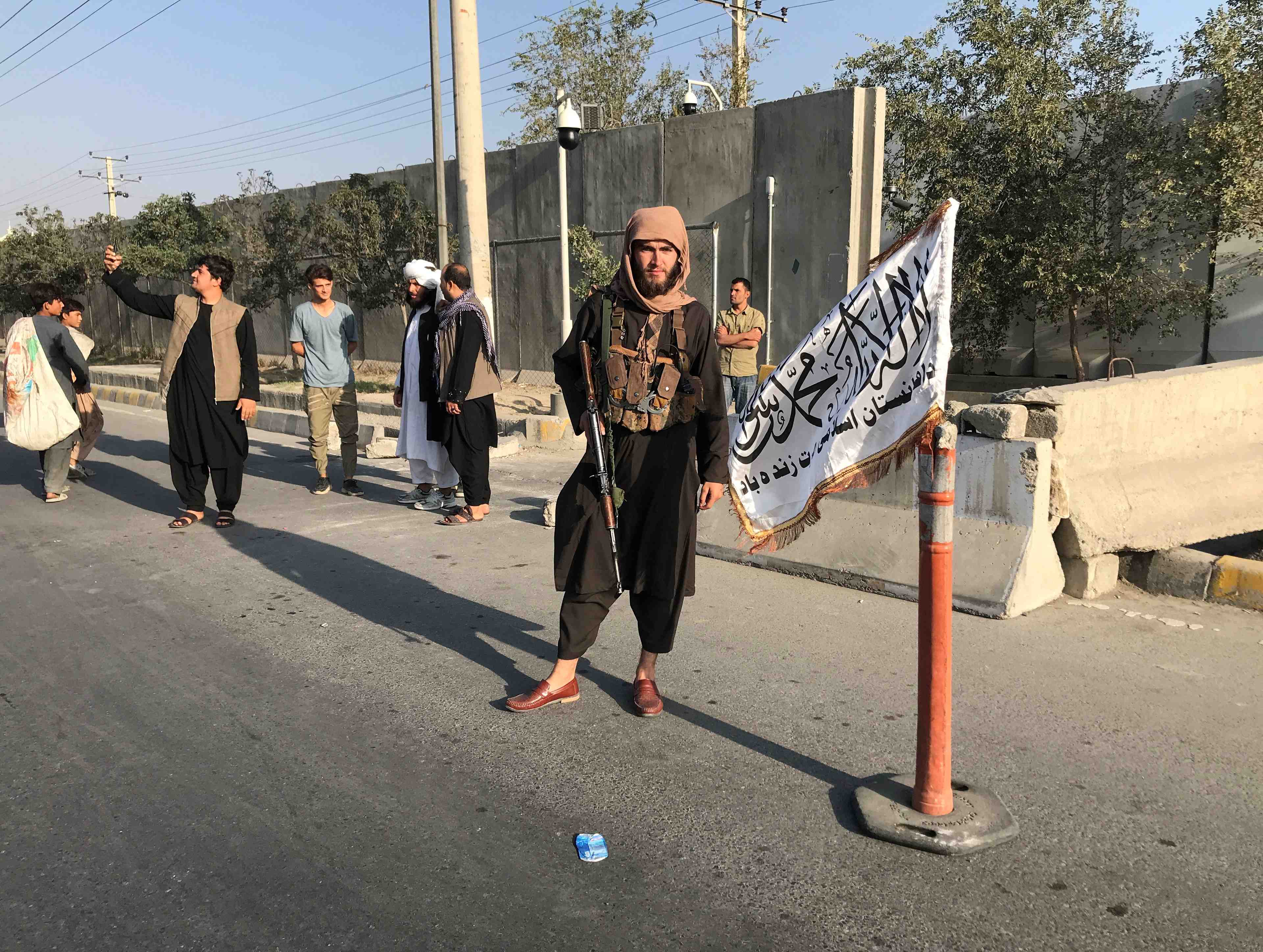 Afghanistan: trop tot pour preciser le changement de gouvernance