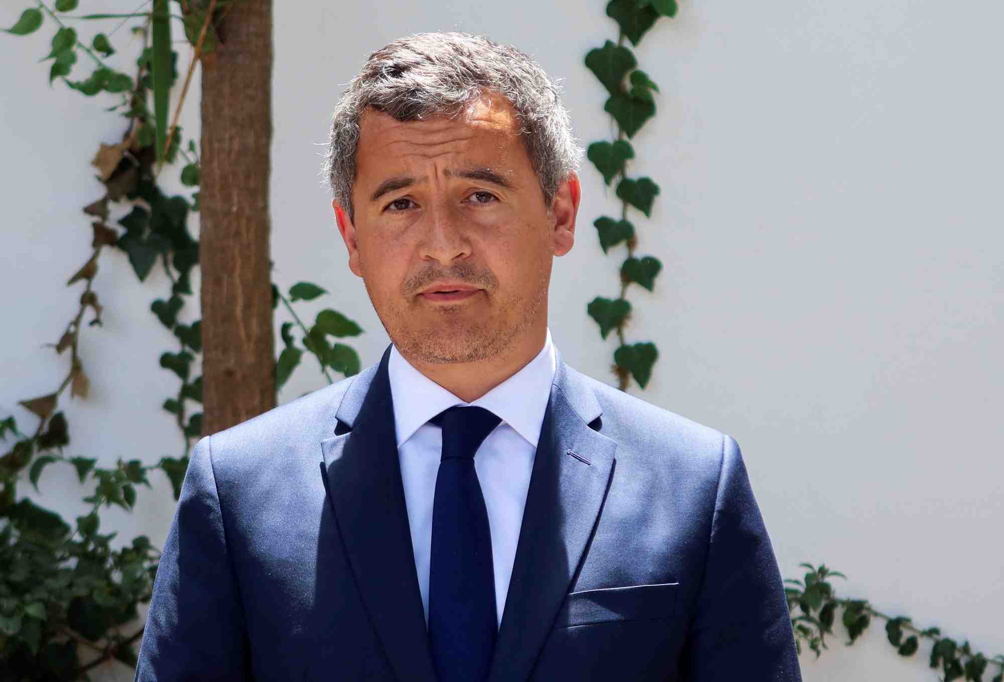 Gerald darmanin lors d'une conference de presse a tunis