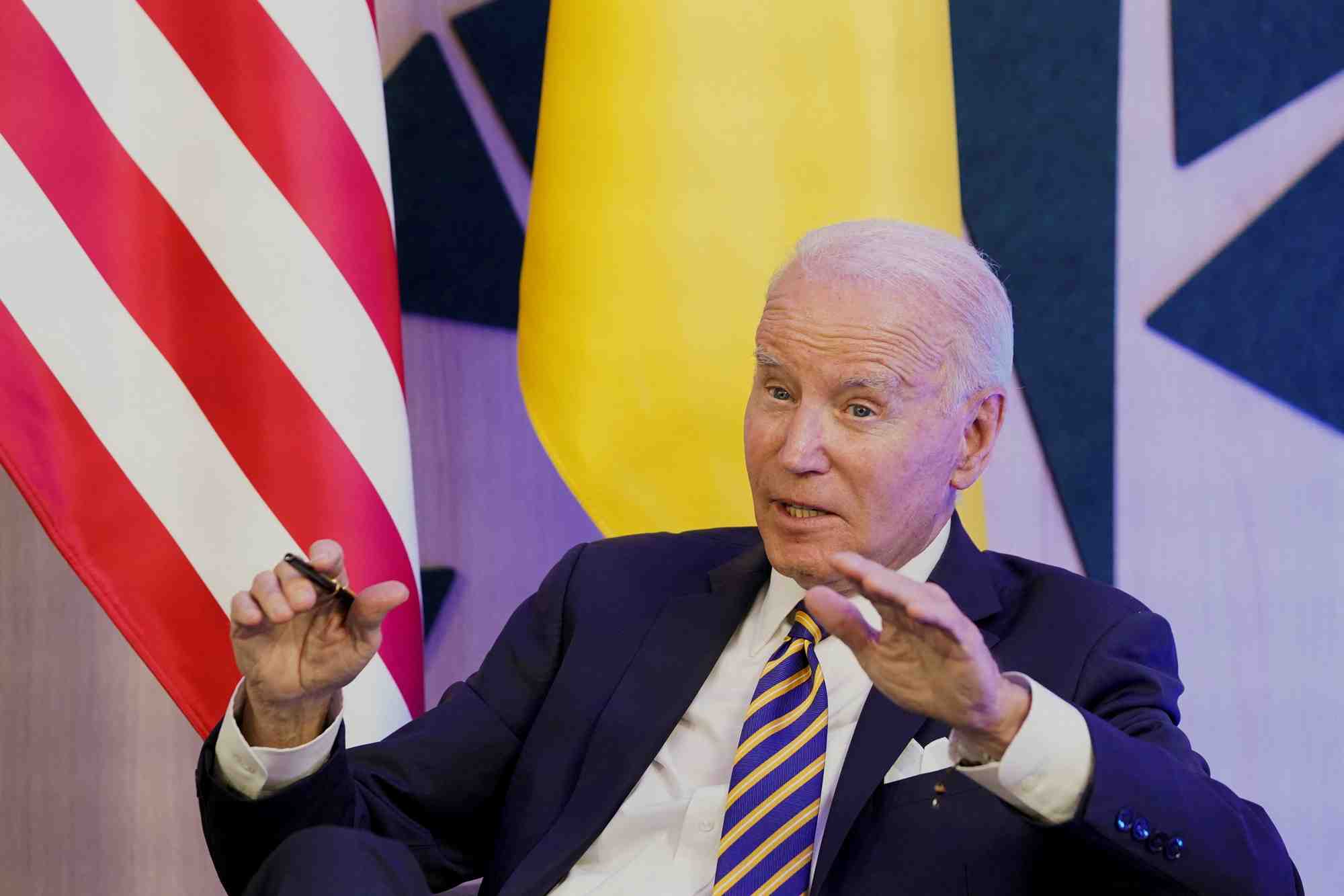 Joe Biden s'attend « à ce que le président du Congrès respecte son engagement envers le peuple ukrainien ».