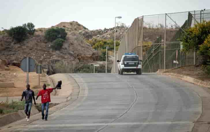 Plusieurs centaines de migrants entrent de force a melilla