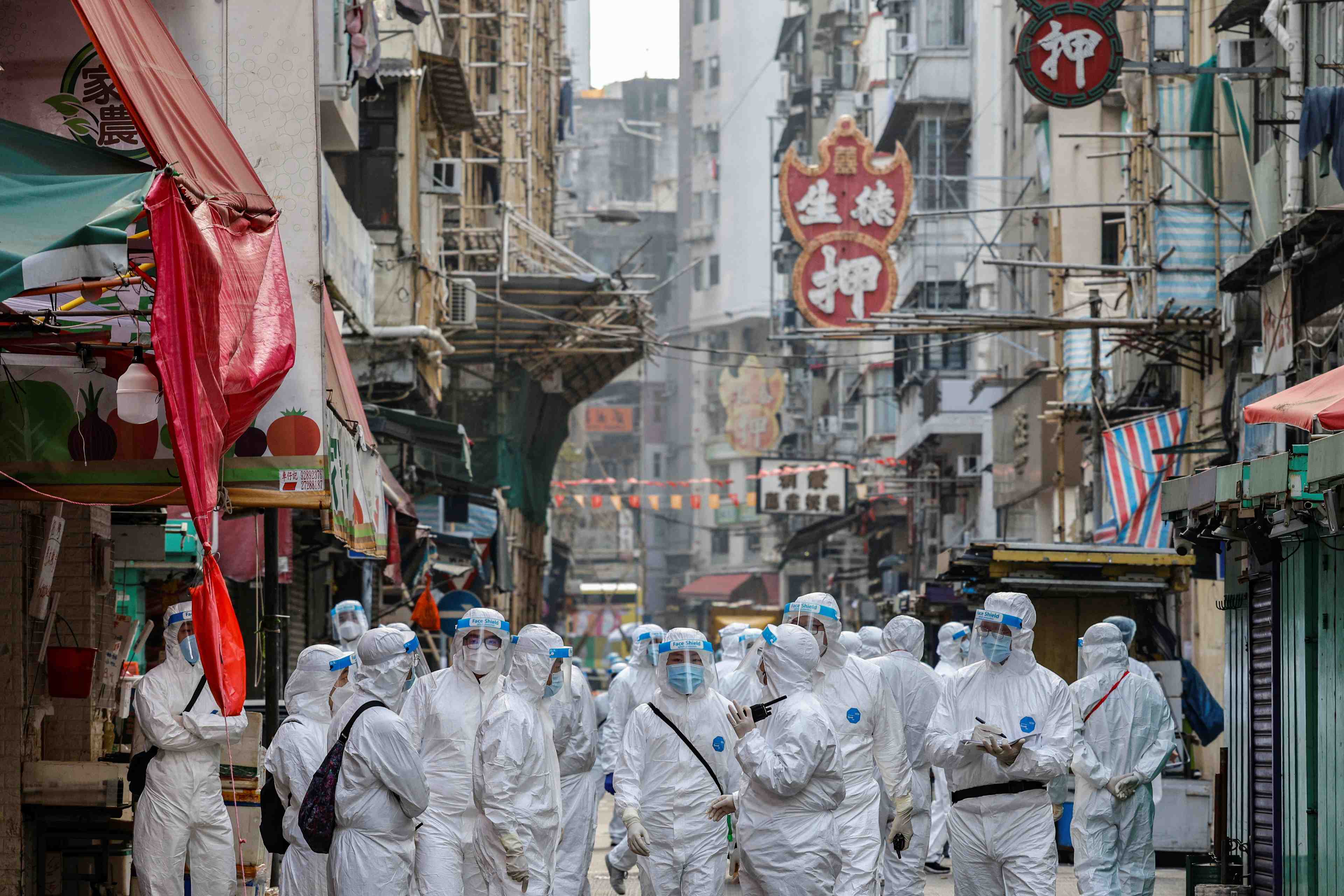 Coronavirus: confinement et depistages obligatoires a hong kong