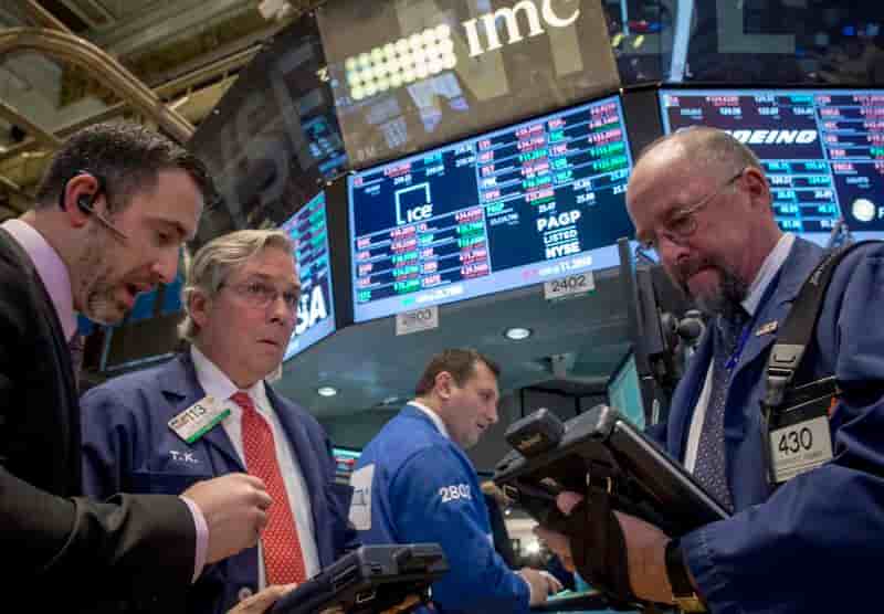 Le Dow Jones finit stable, le Nasdaq gagne 0,19%