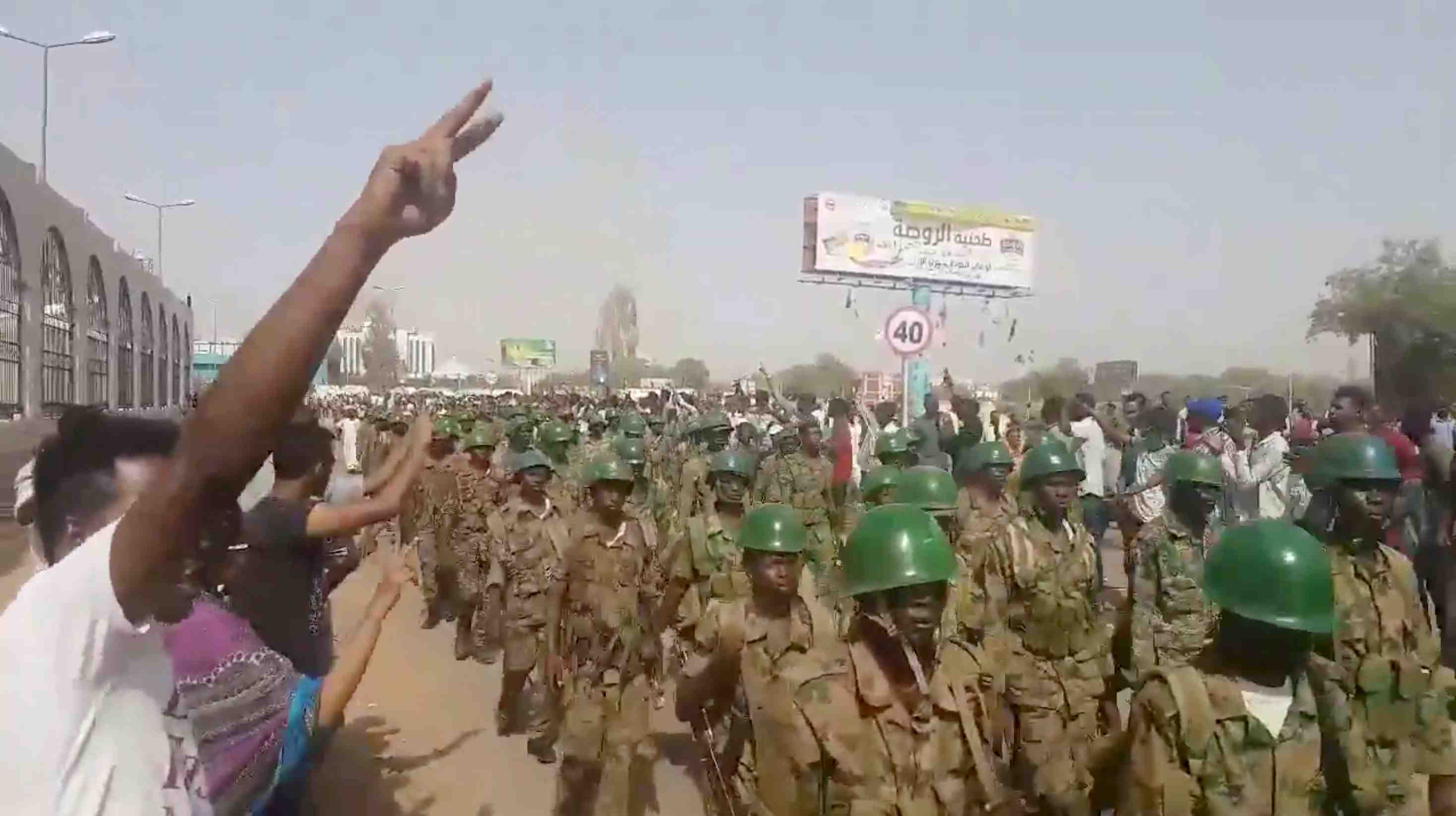Soudan: l'armee renforce sa presence dans le centre de khartoum