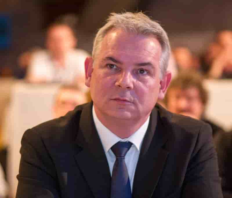 Louis viannet, ancien secretaire general de la cgt, appelle a son tour thierry lepaon a la demission