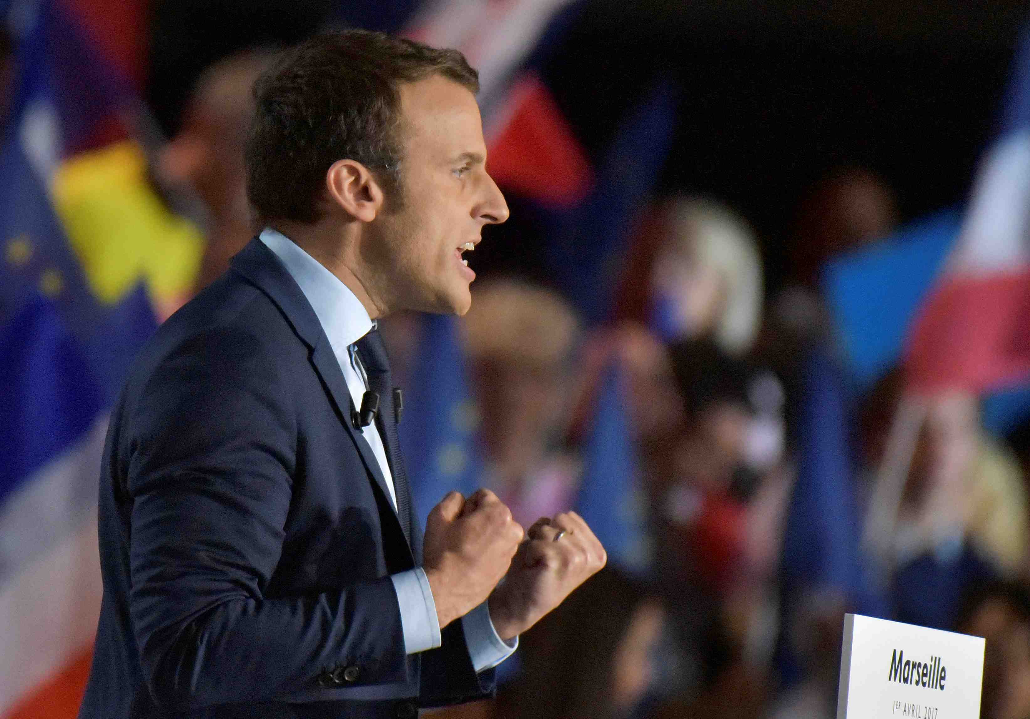 Macron se presente comme le meilleur pour battre le pen