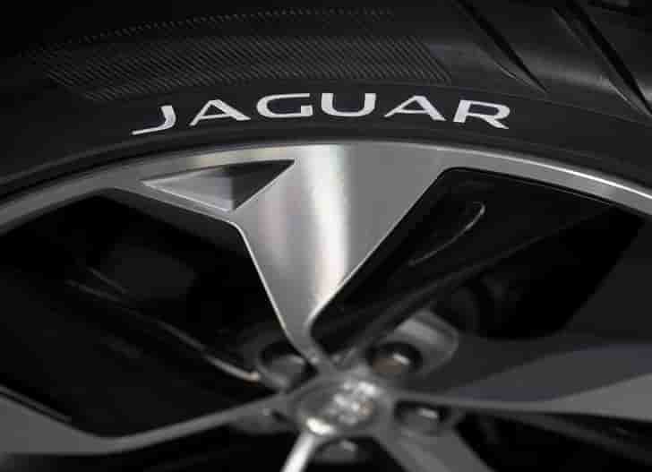 Jaguar land rover supprime des postes et reduit sa production