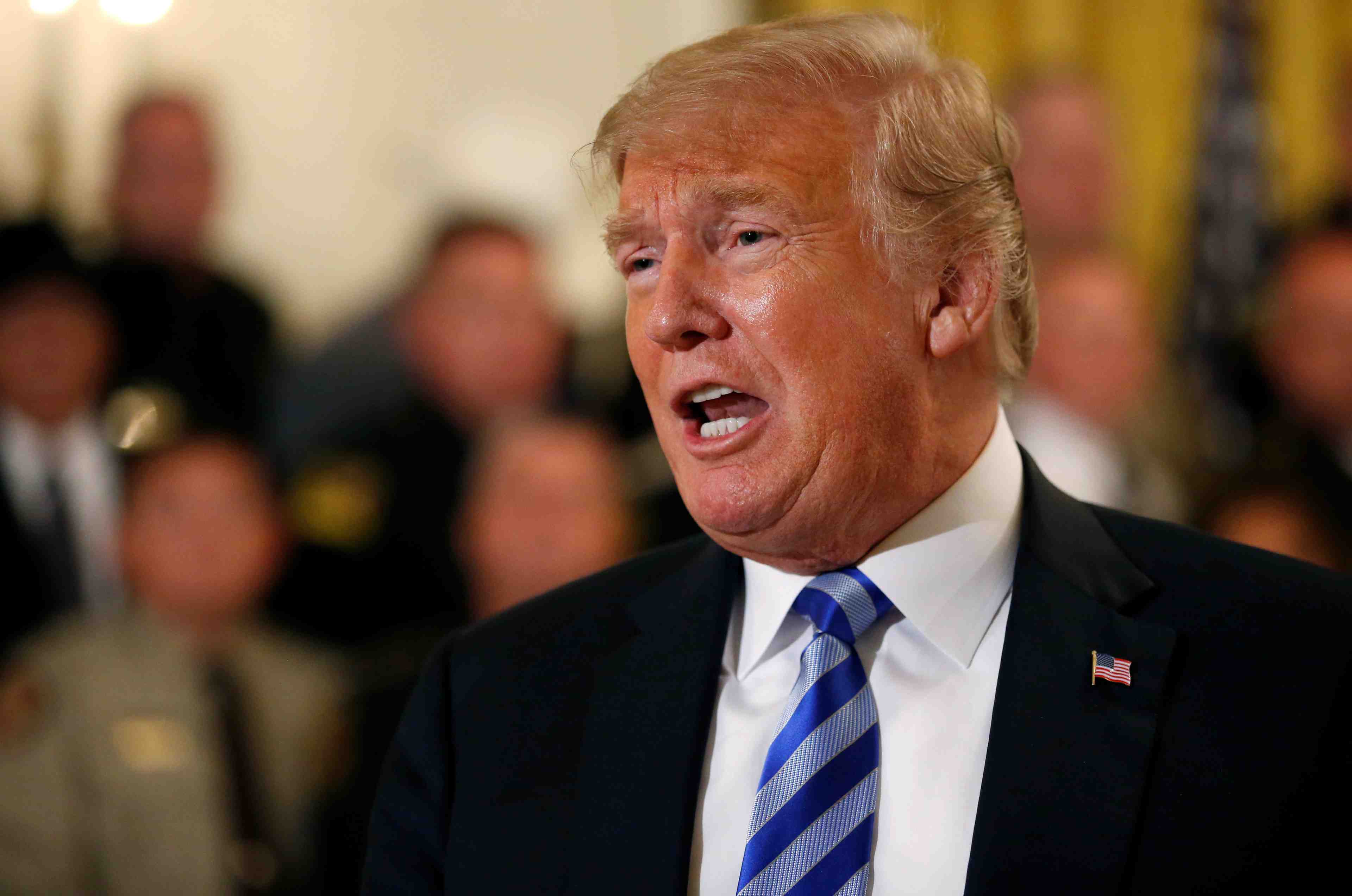 Apres la tribune anonyme du new york times, trump s'en prend a un "etat profond"