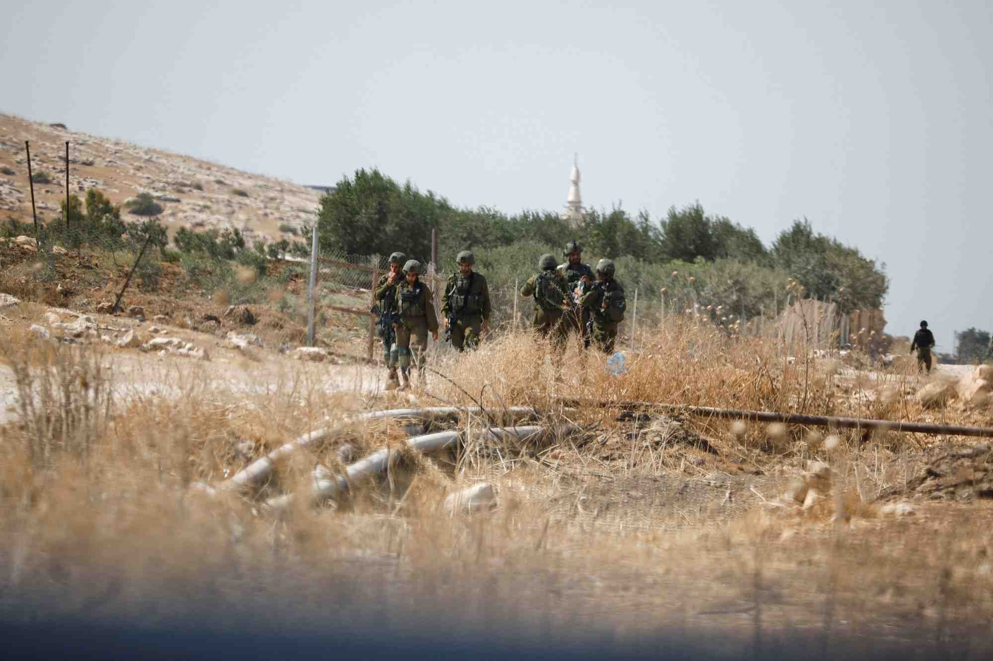 Des soldats israeliens patrouillent en cisjordanie, occupee par l'israel