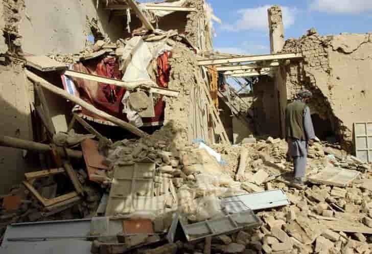 L'onu enquete sur des frappes aeriennes en afghanistan