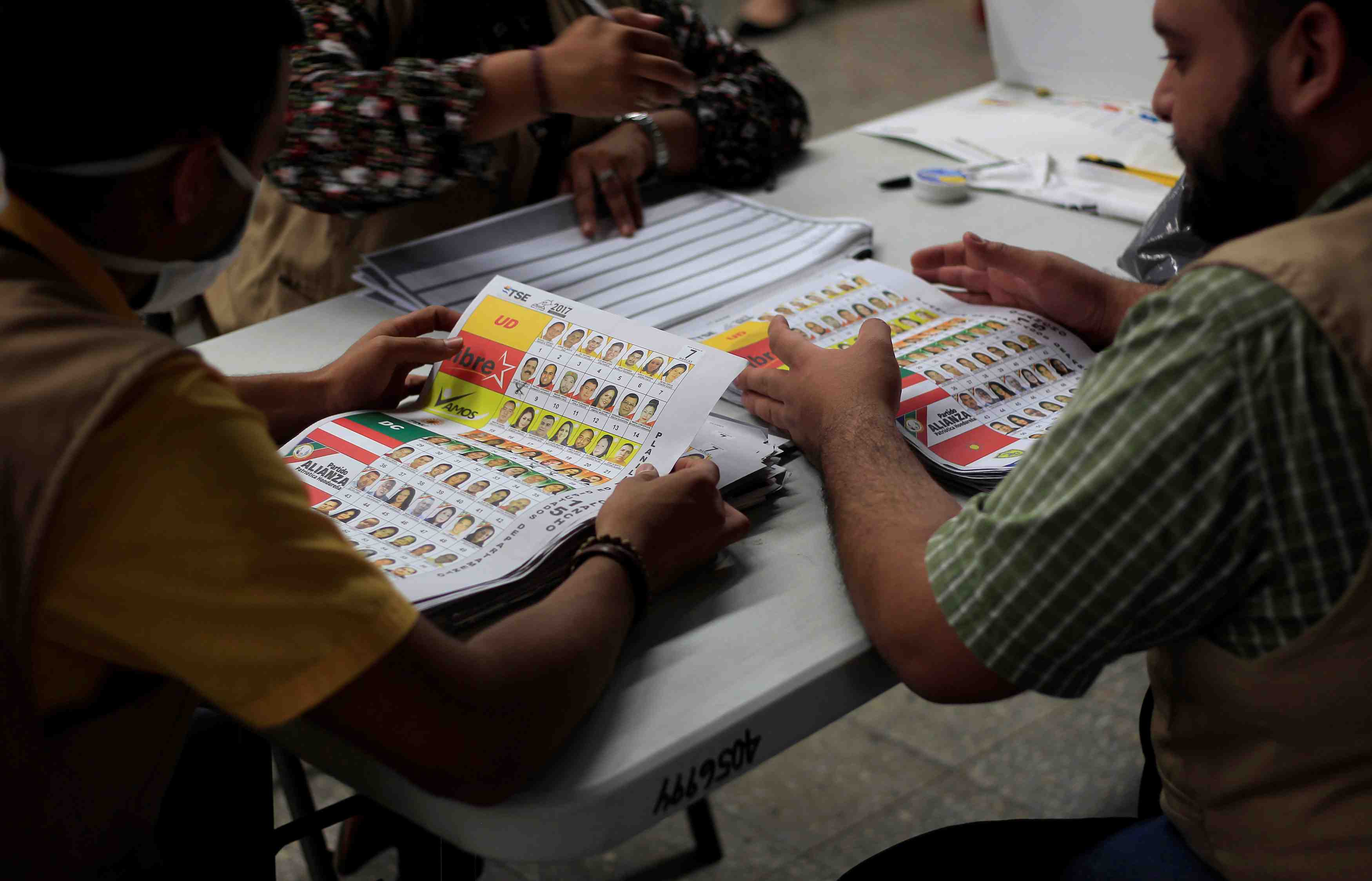 Sept etat latino-americains appuient un nouveau decompte au honduras
