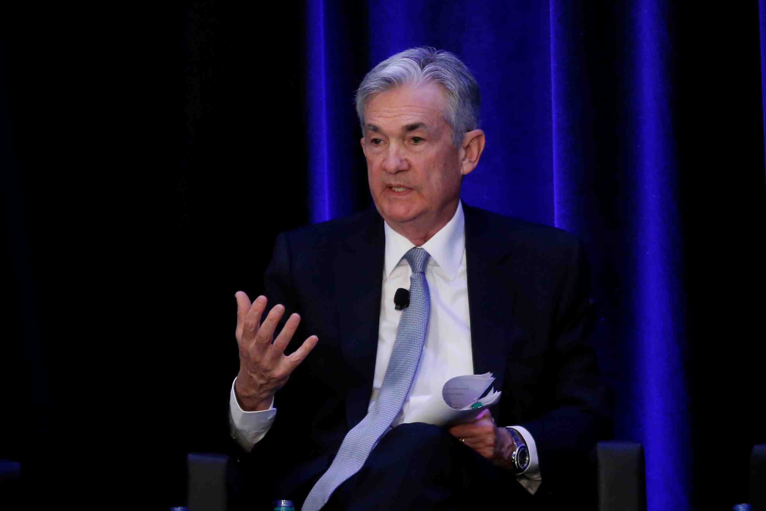 Powell (fed) promet patience et reactivite aux marches