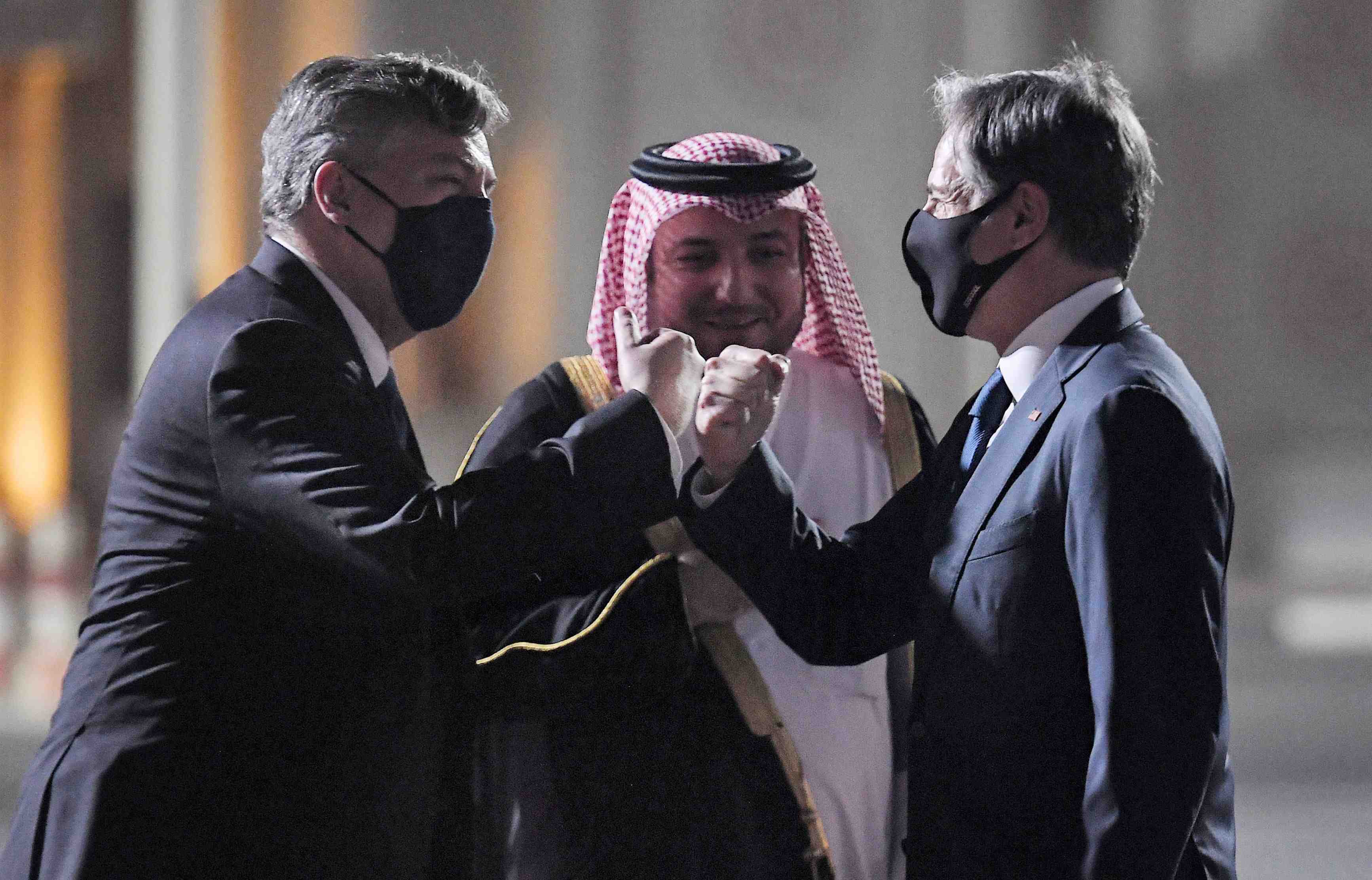 Afghanistan: l'emir du qatar s'entretien avec deux diplomates americains