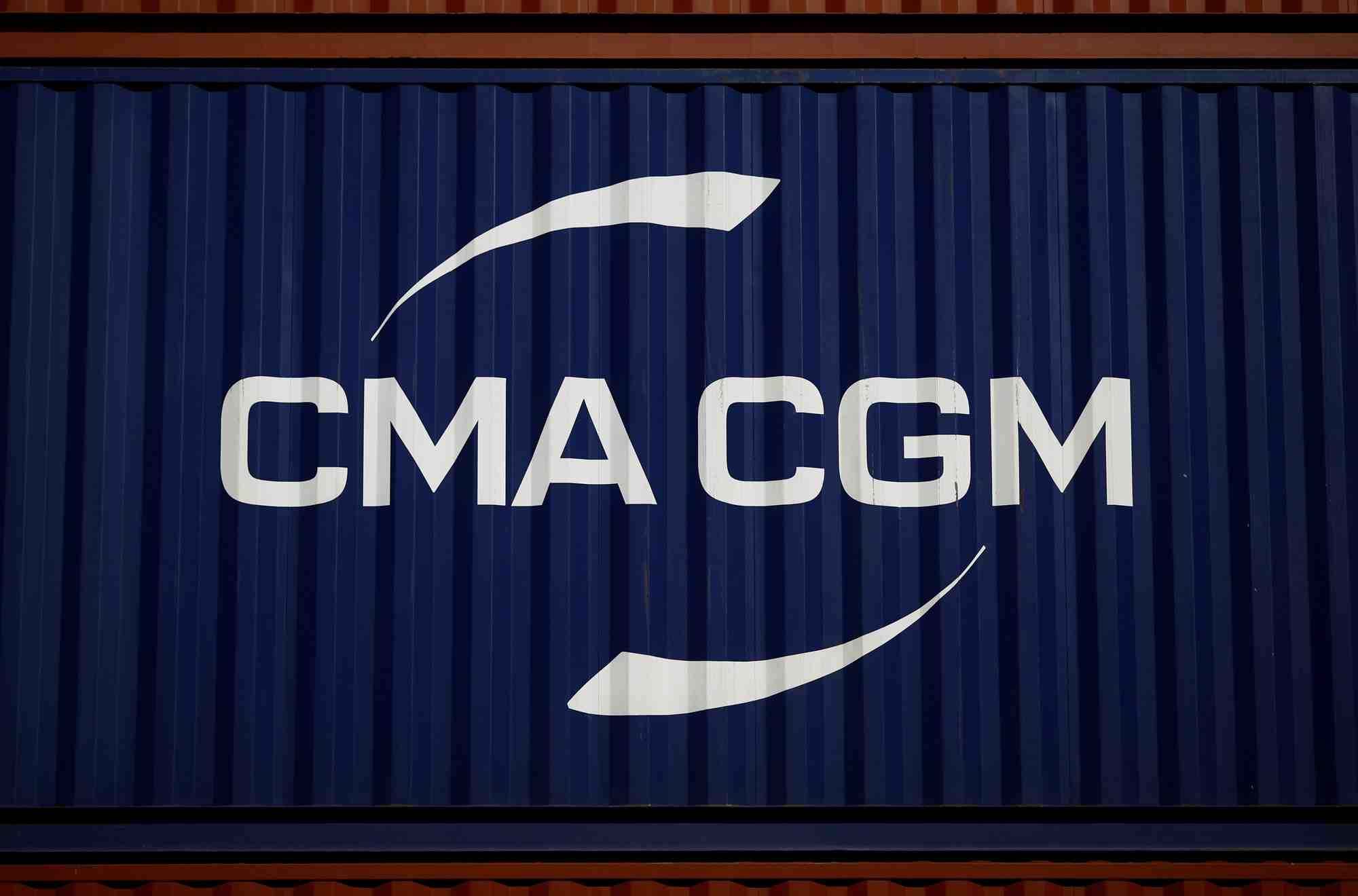 Logo de la compagnie maritime cma-cgm sur un conteneur a montoir-de-bretagne