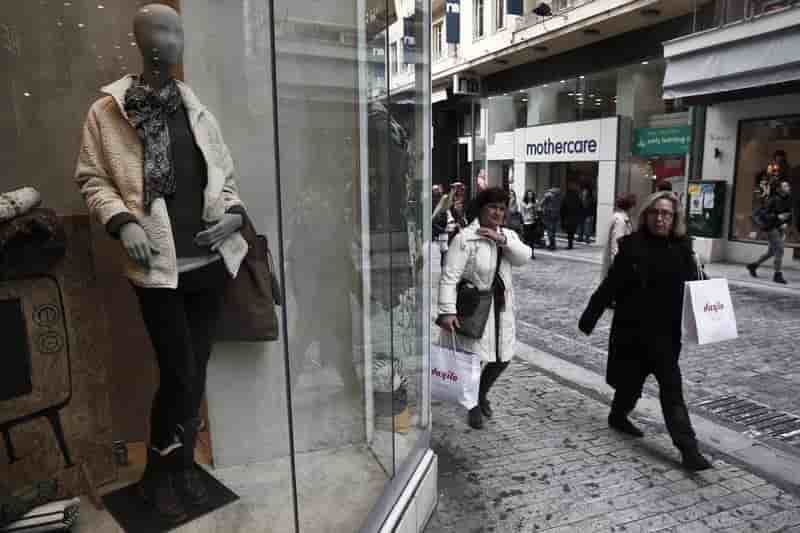 La récession s'est encore atténuée au 4e trimestre en Grèce