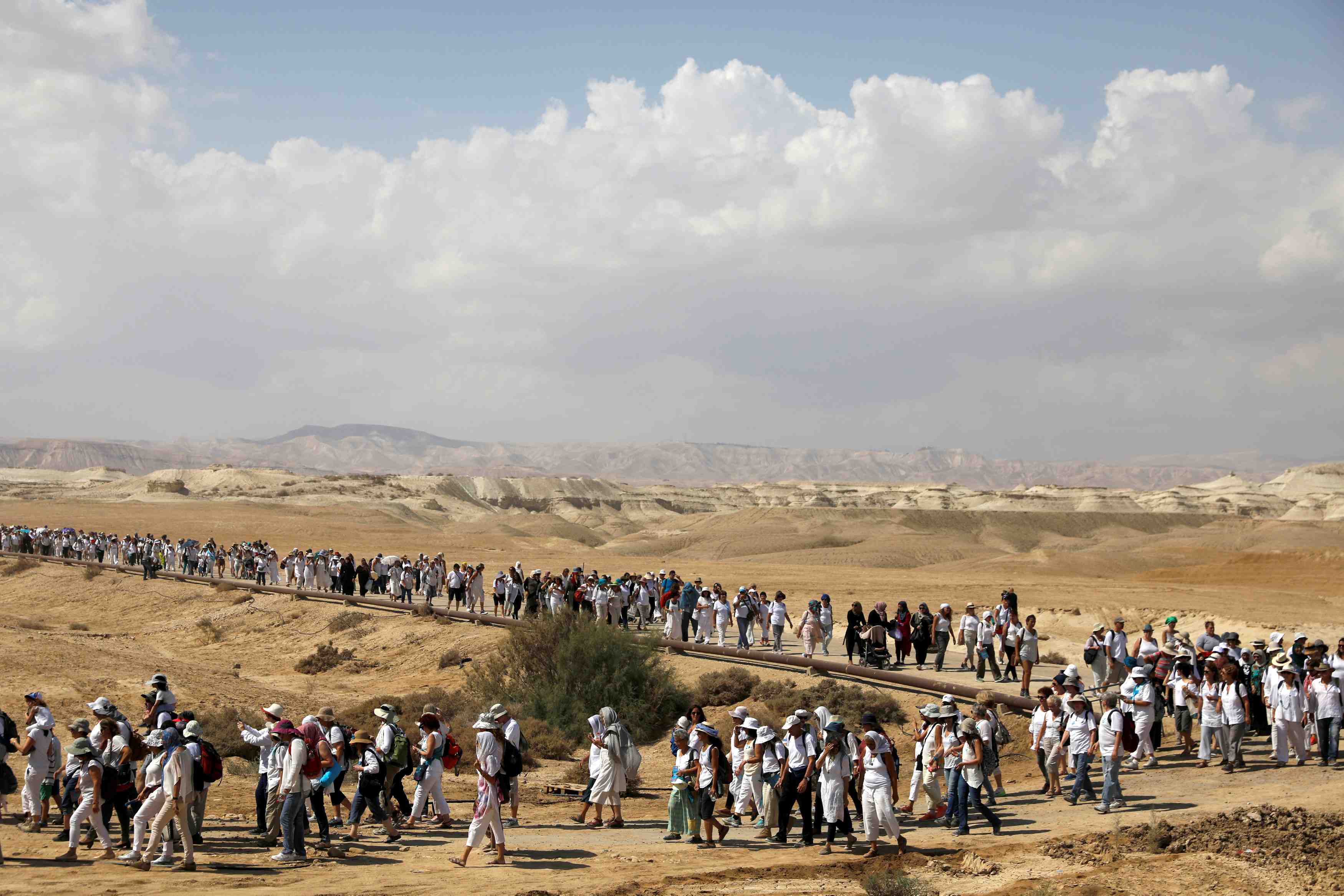 Des milliers de femmes marchent pour la paix au proche-orient