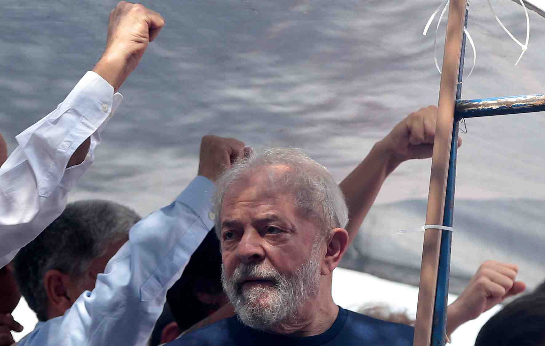 Bresil: la liberation de lula demandee au tribunal supreme