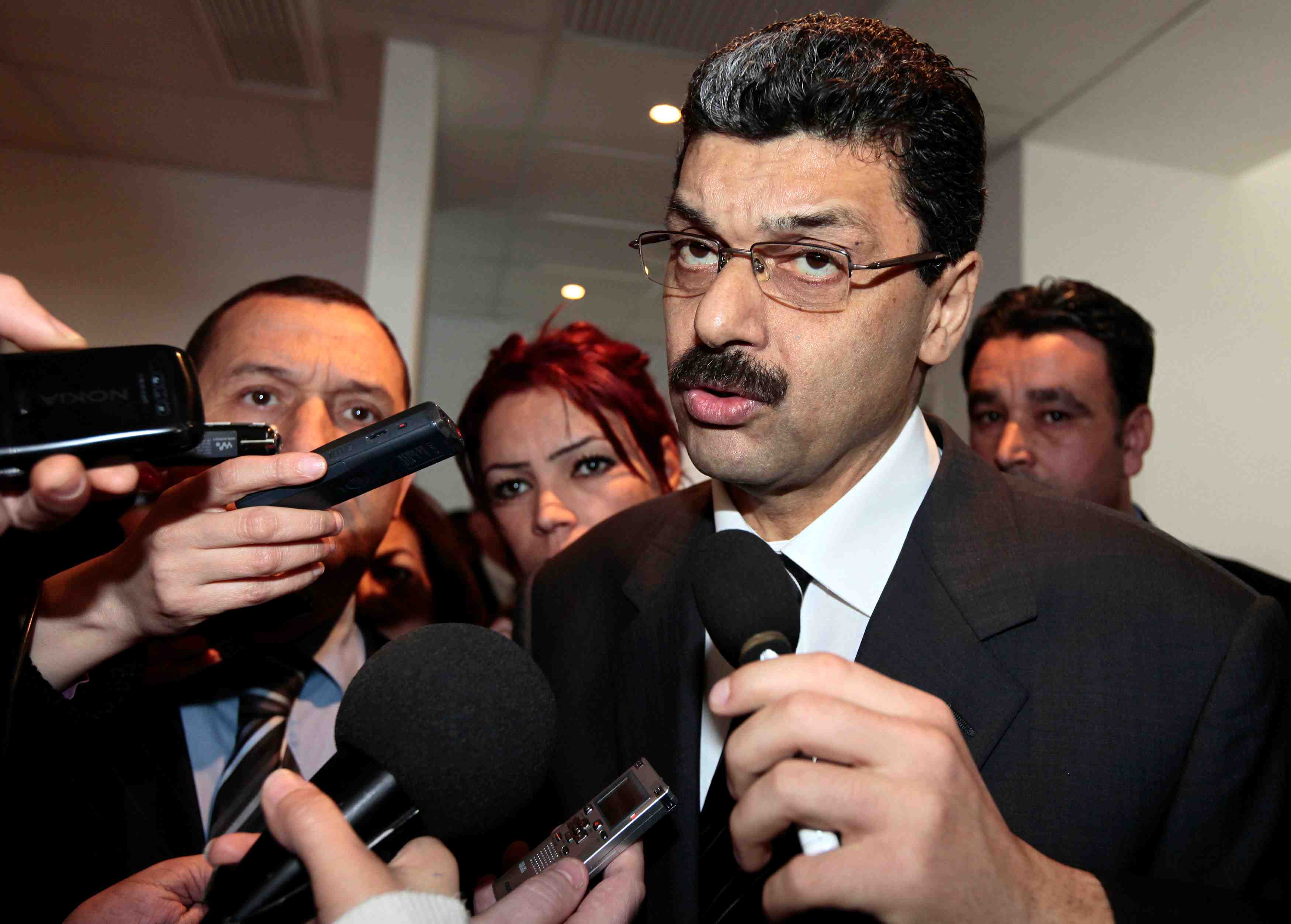 Un ex-ministre algerien des finances interroge par la justice