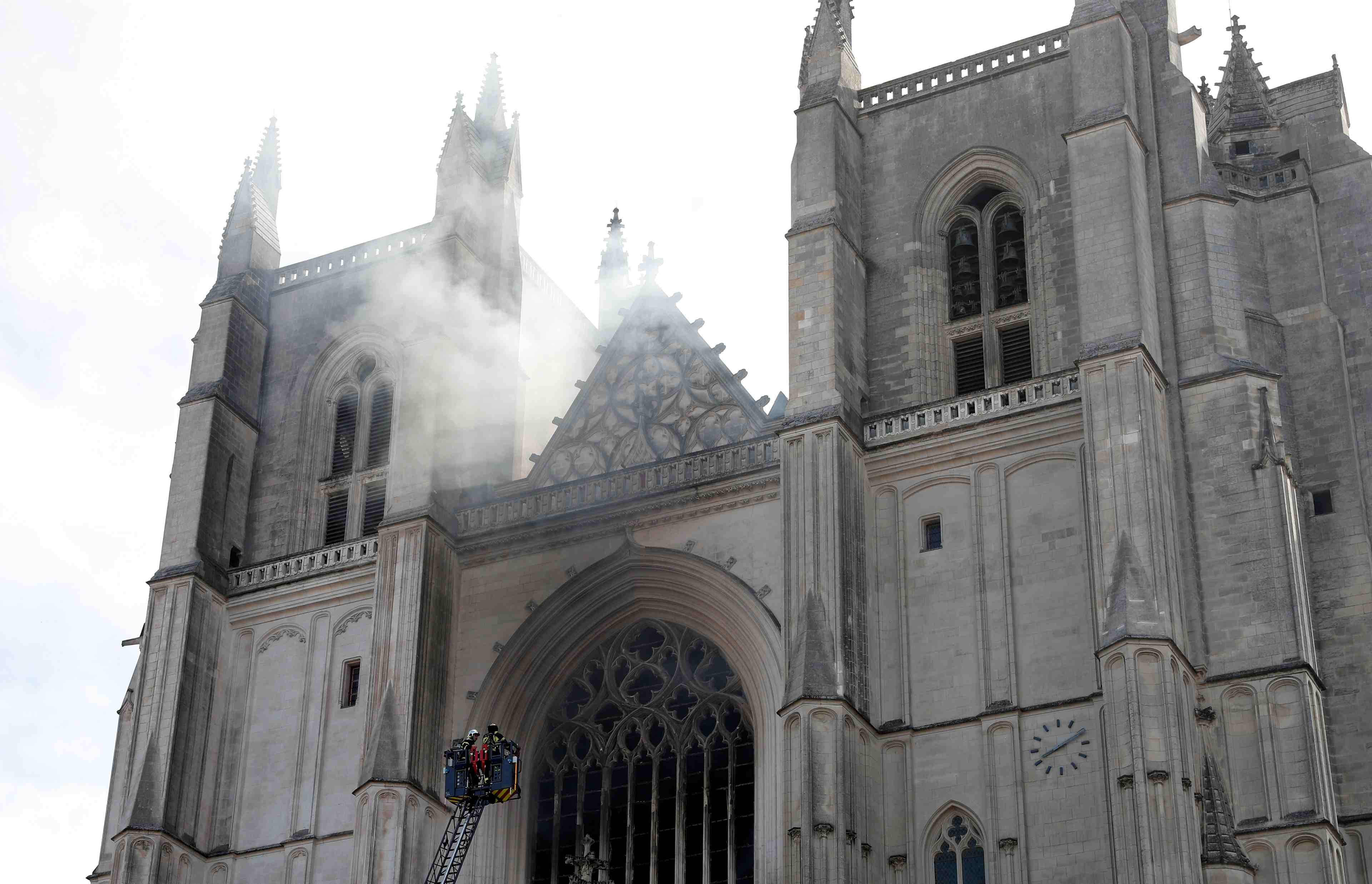 France: l’incendiaire de la cathedrale de nantes "depasse" par les evenements
