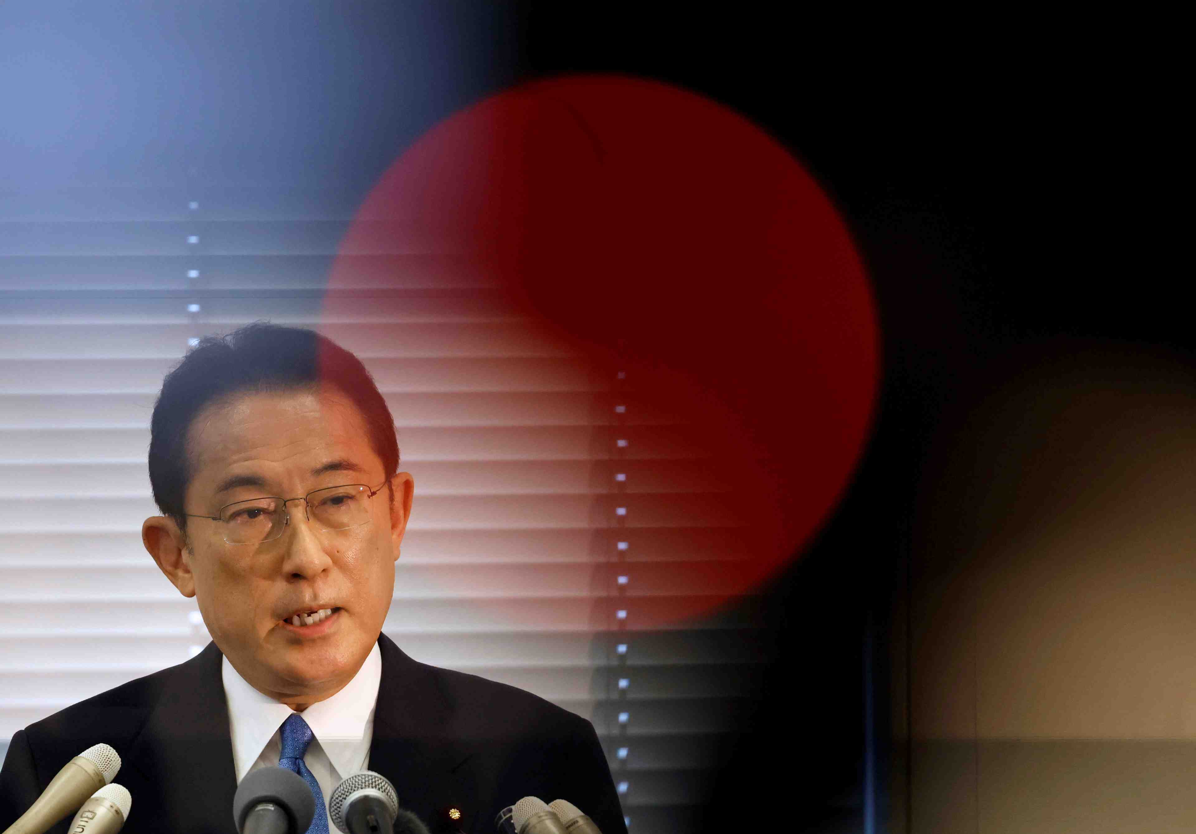 Japon: kishida, candidat au poste de pm, demande un plan de relance de 30.000 milliards de yens