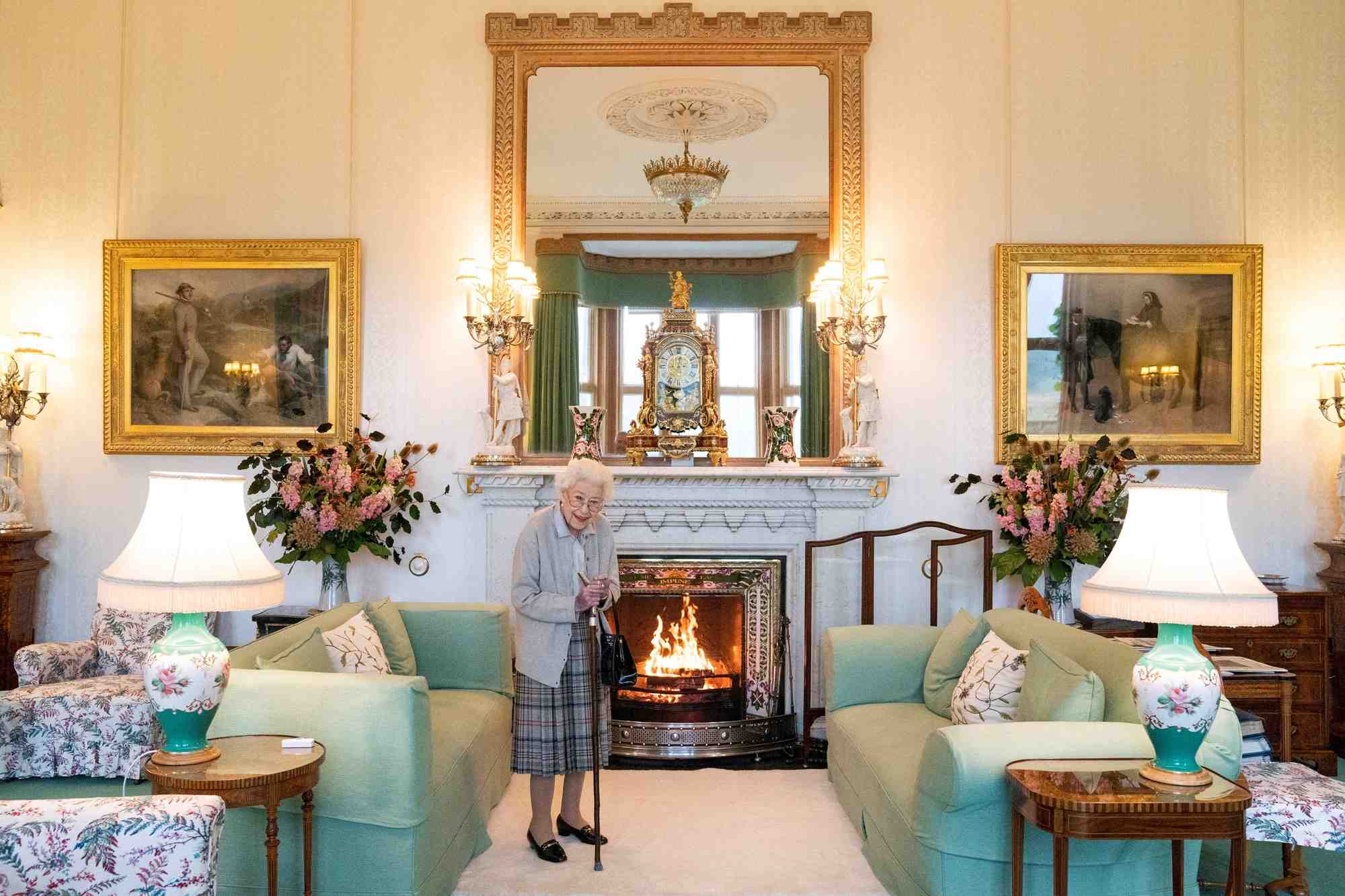 Les medecins inquiets de la sante de la reine elizabeth ii d'angleterre
