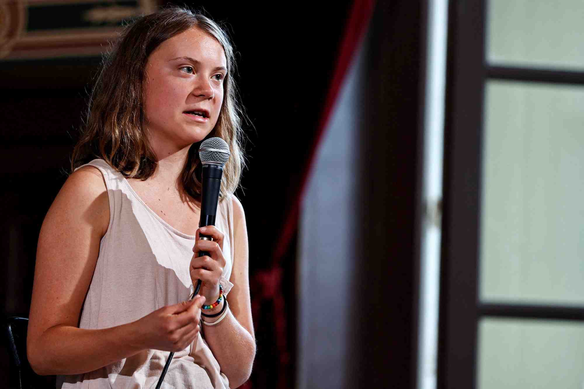 La jeune militante suedoise greta thunberg s'exprime lors d'un debat en marge du sommet pour un nouveau pacte financier mondial a paris