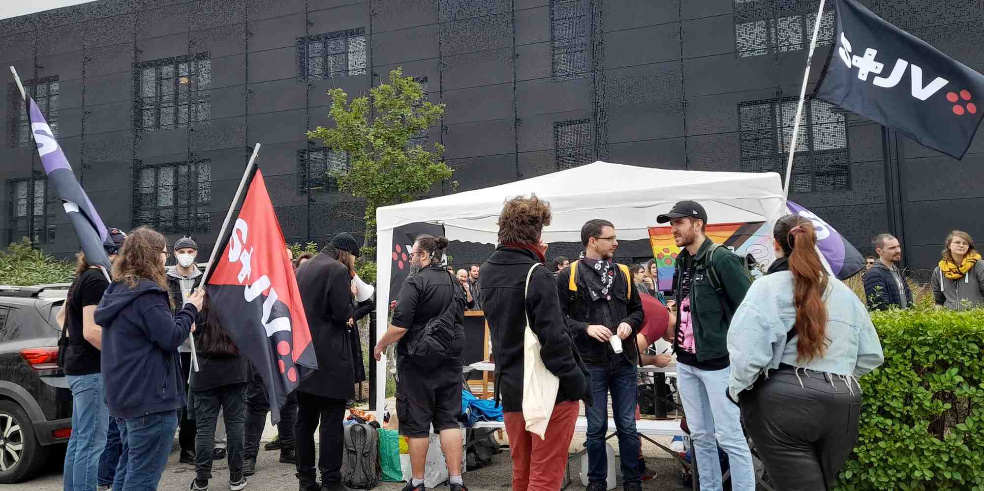 Les salariés d'Ubisoft en grève sur le site de Montpellier, ce jeudi matin 15 octobre 2024.