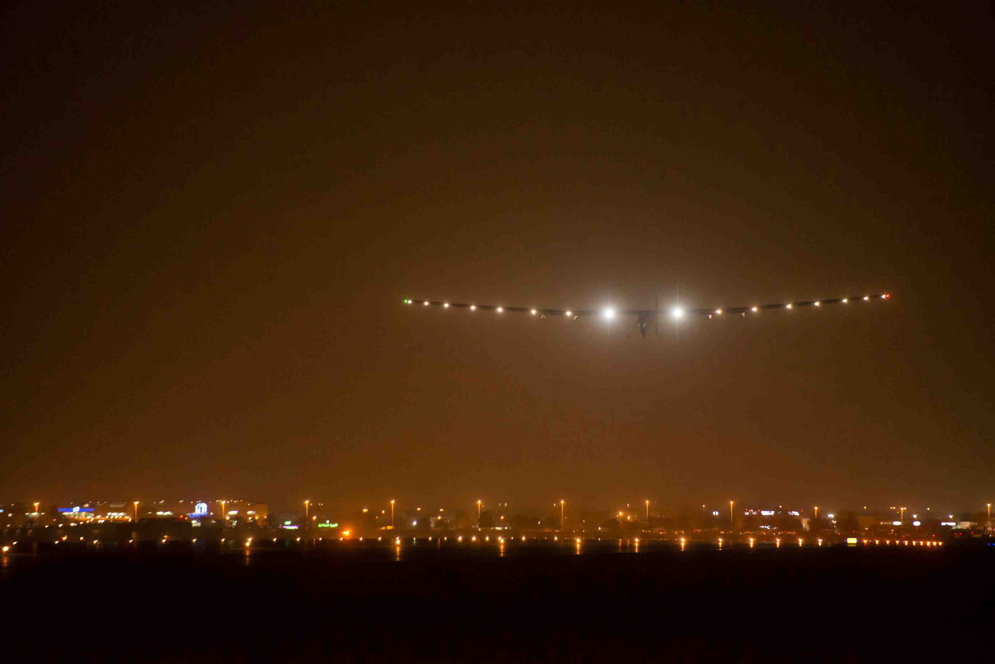 L'avion solar atterrit en inde