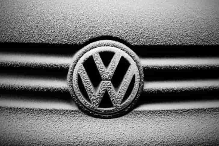 Une premiere societe allemande poursuit vw