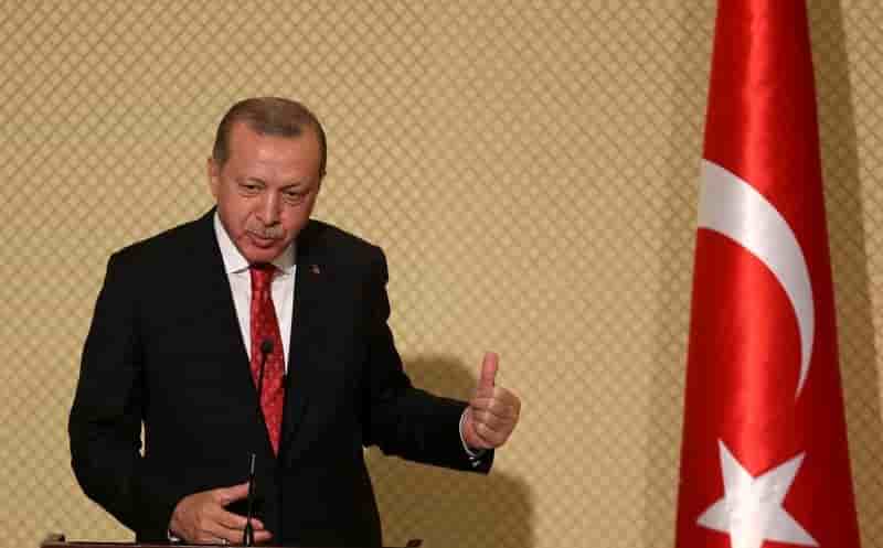 Macron recoit erdogan, partenaire crucial et "illiberal"