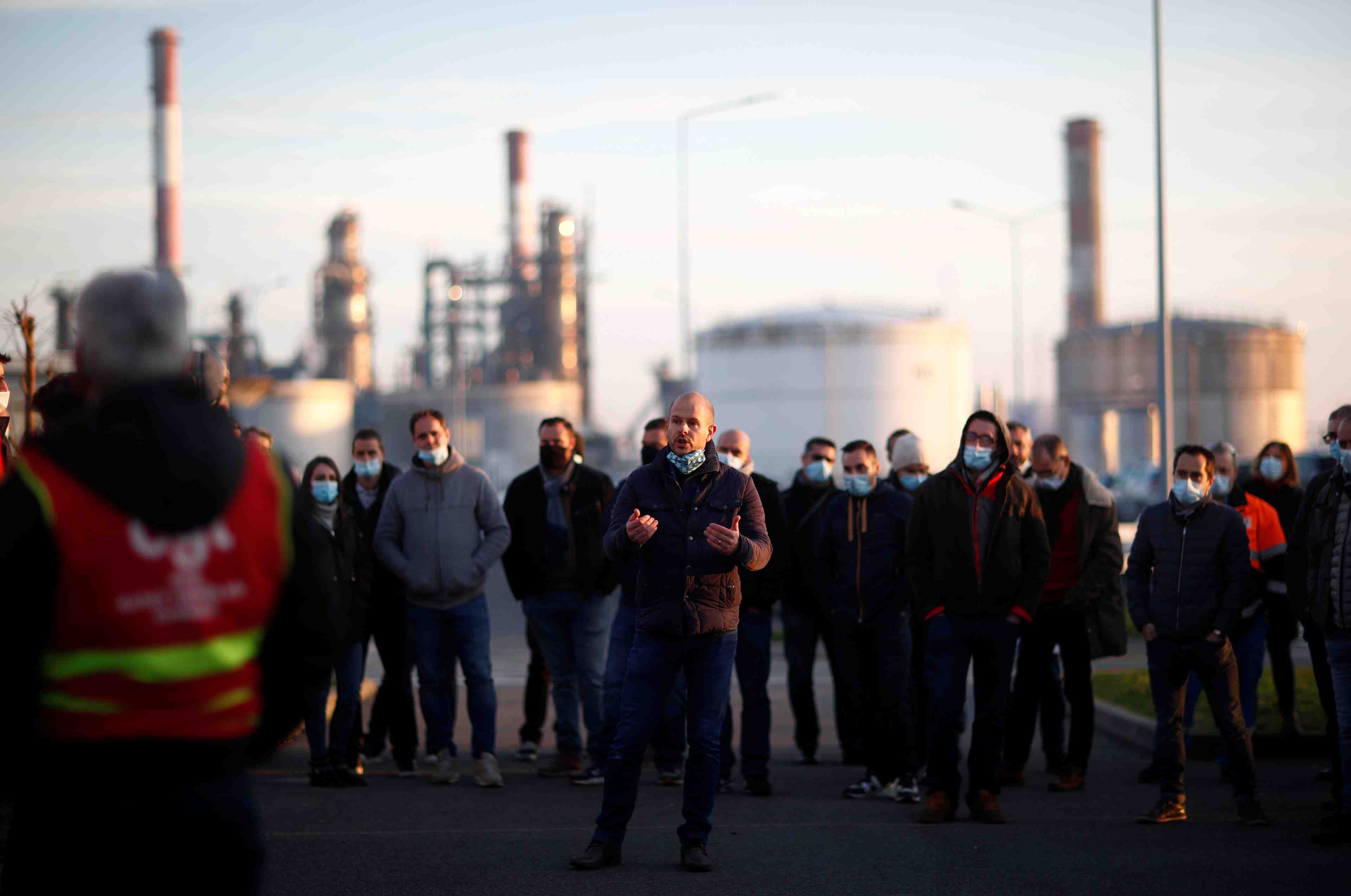 A donges, "l’arret conjoncturel" de la raffinerie total inquiete ses salaries