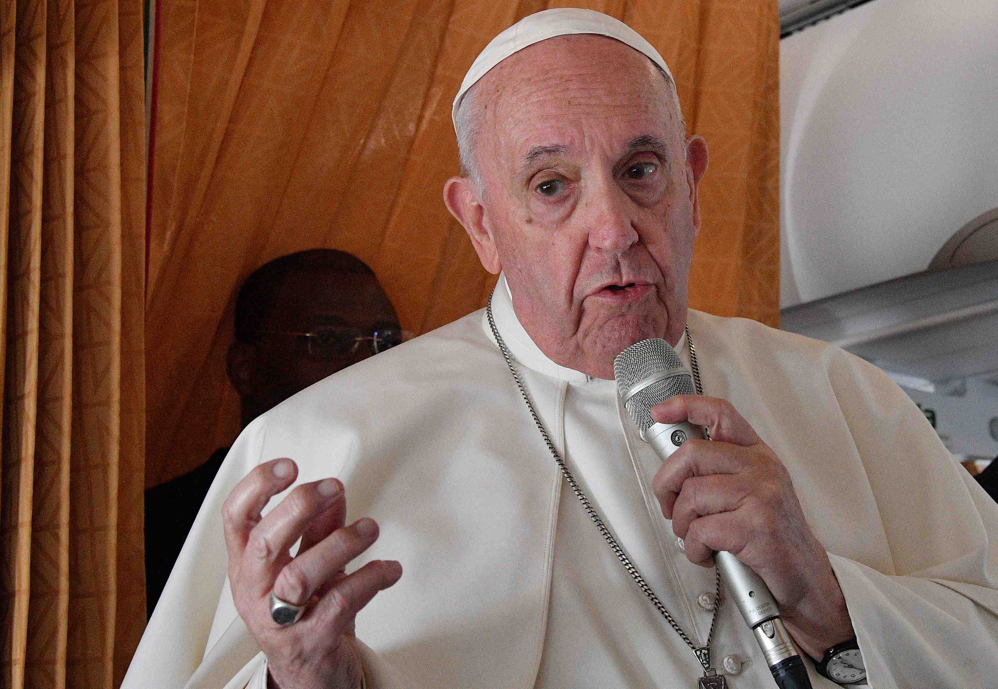 Le pape francois dit sa "honte" sur l'absence de prise en charge des victimes d'abus par l'eglise