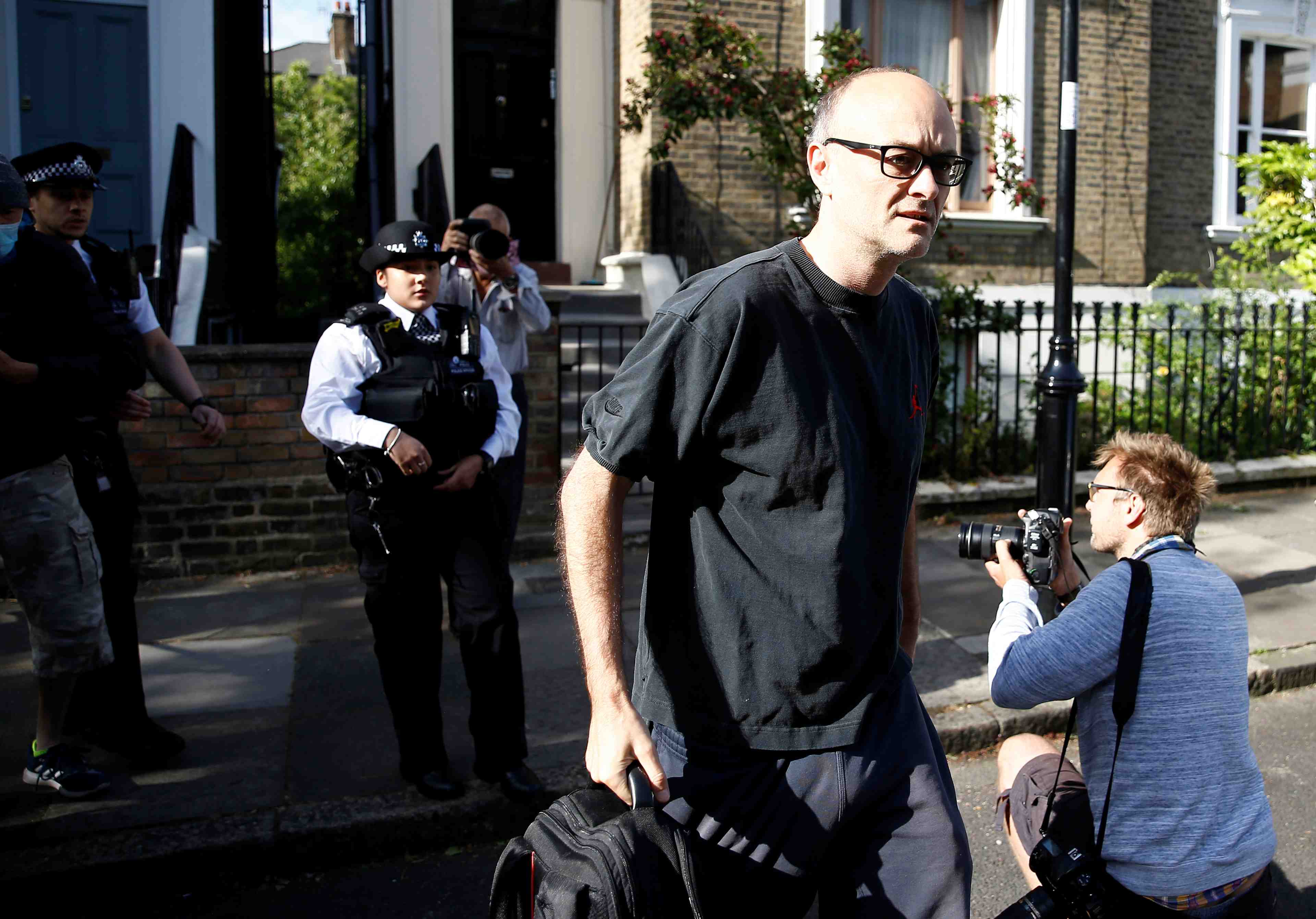 Le conseiller de boris johnson a peut-etre commis une infraction au confinement, dit la police