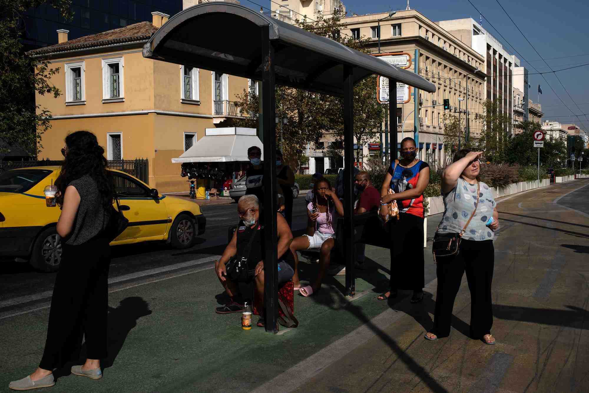 Greve contre la hausse des prix et les bas salaires en grece