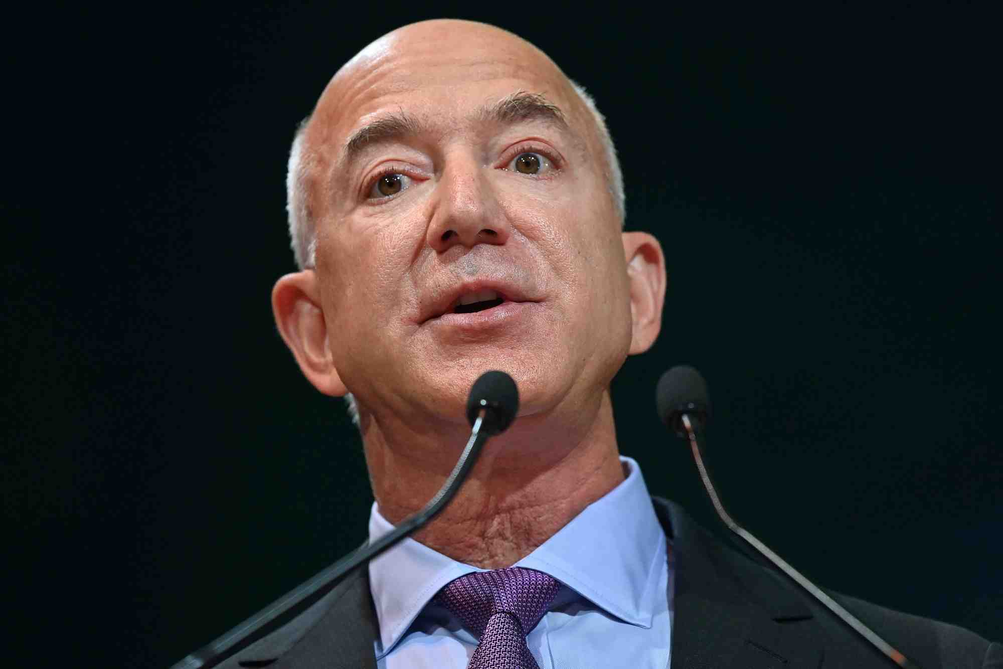 Photo d'archives du fondateur d'amazon, jeff bezos, lors de la conference des nations unies sur le changement climatique a glasgow