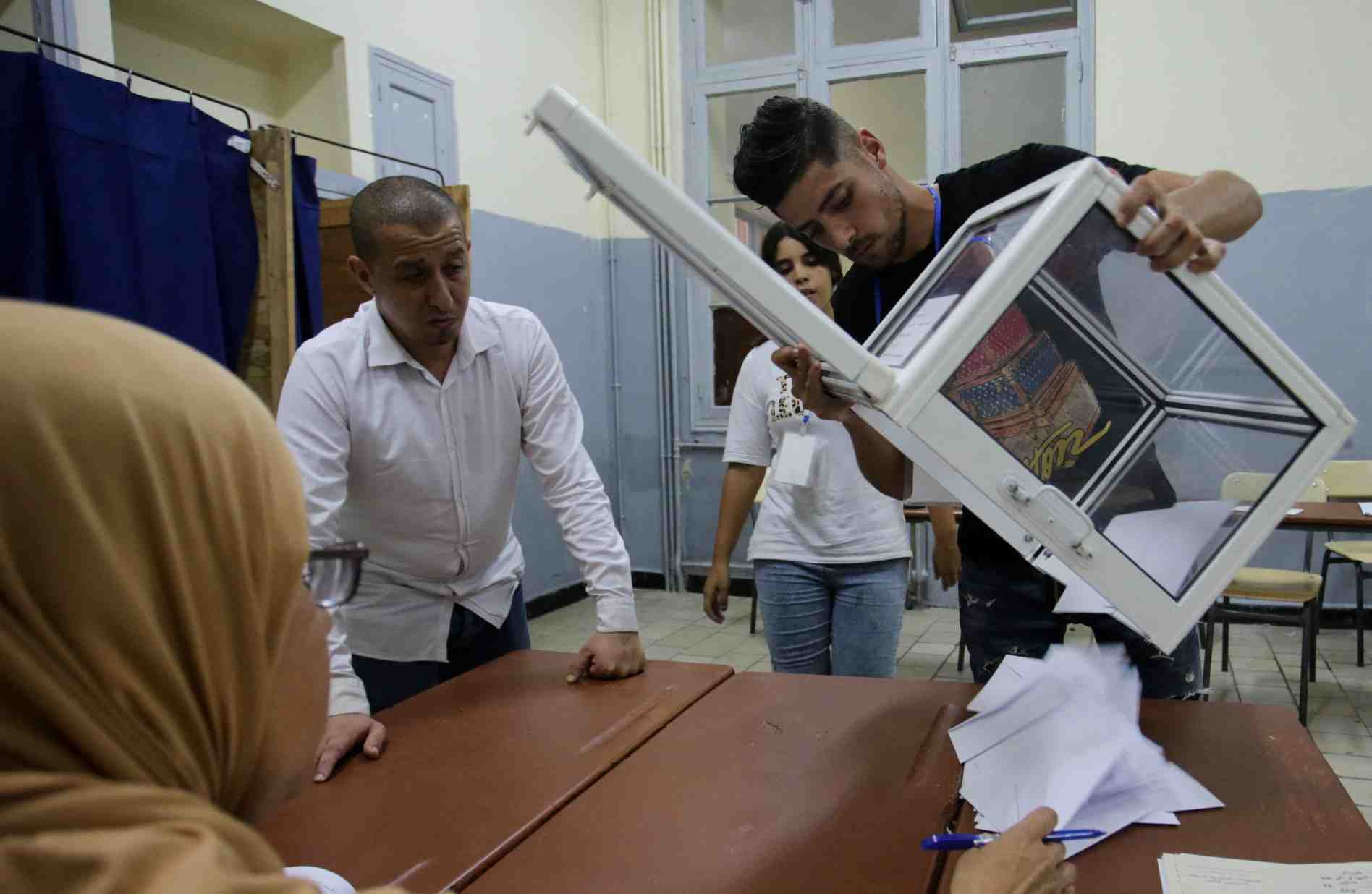 Un bureau de vote a algers, en algerie