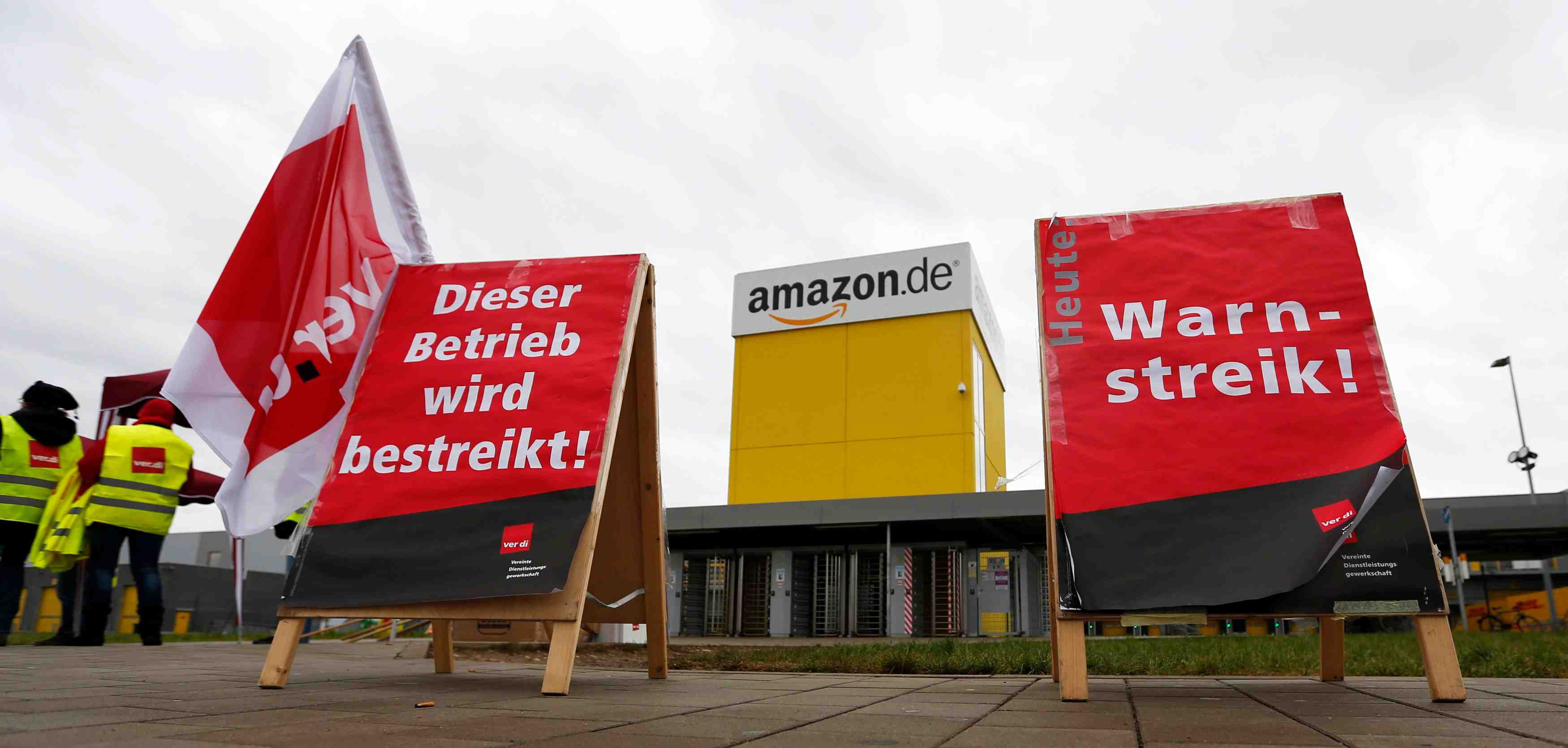 La greve se poursuit dans trois entrepots d'amazon en allemagne