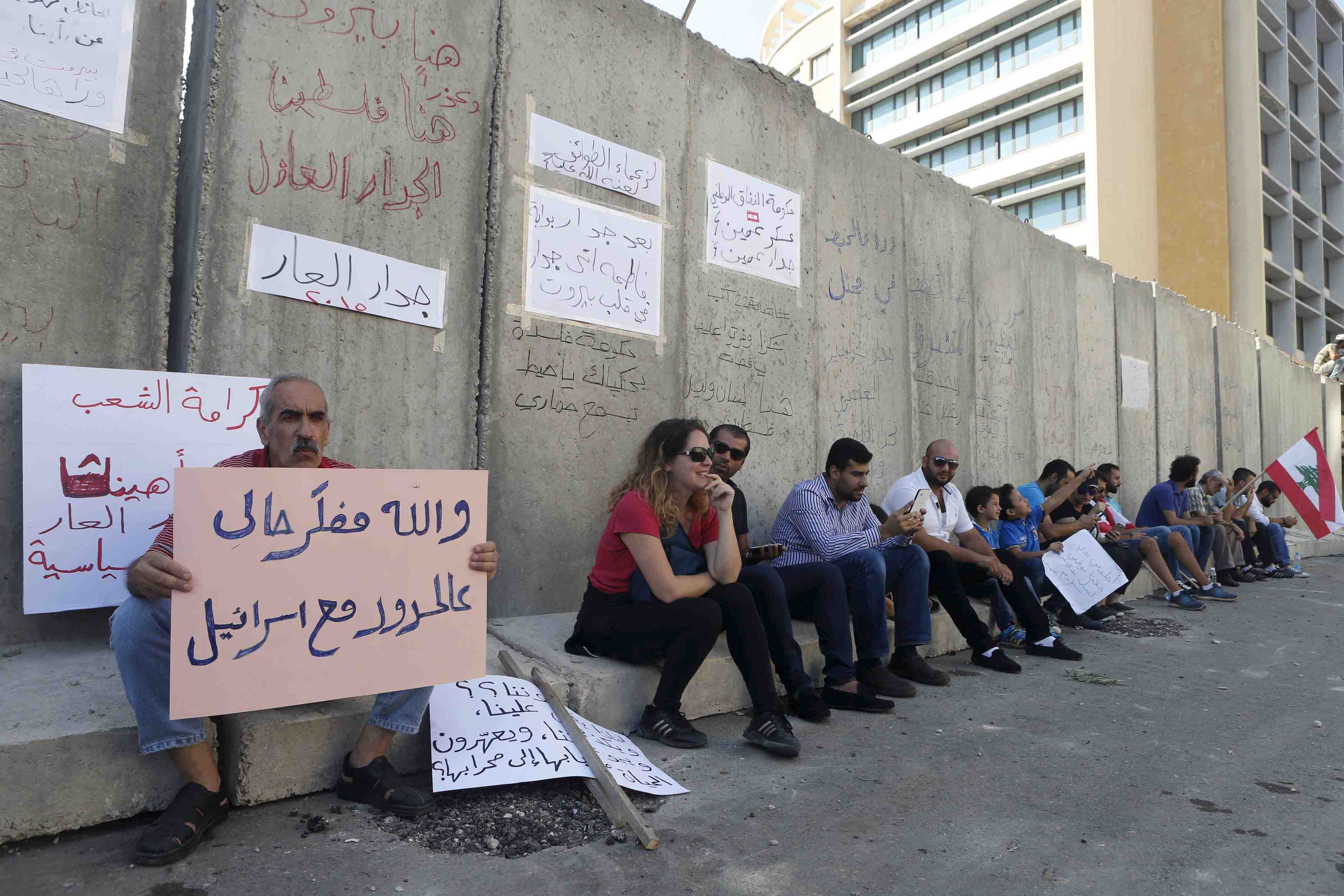 Report de la manifestation antigouvernementale a beyrouth