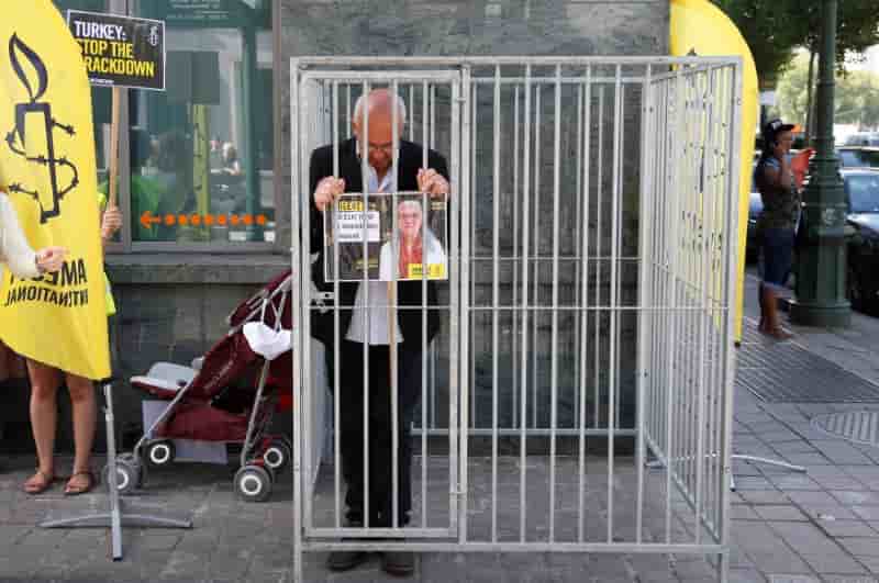 Turquie: six militants des droits de l'homme resteront en prison