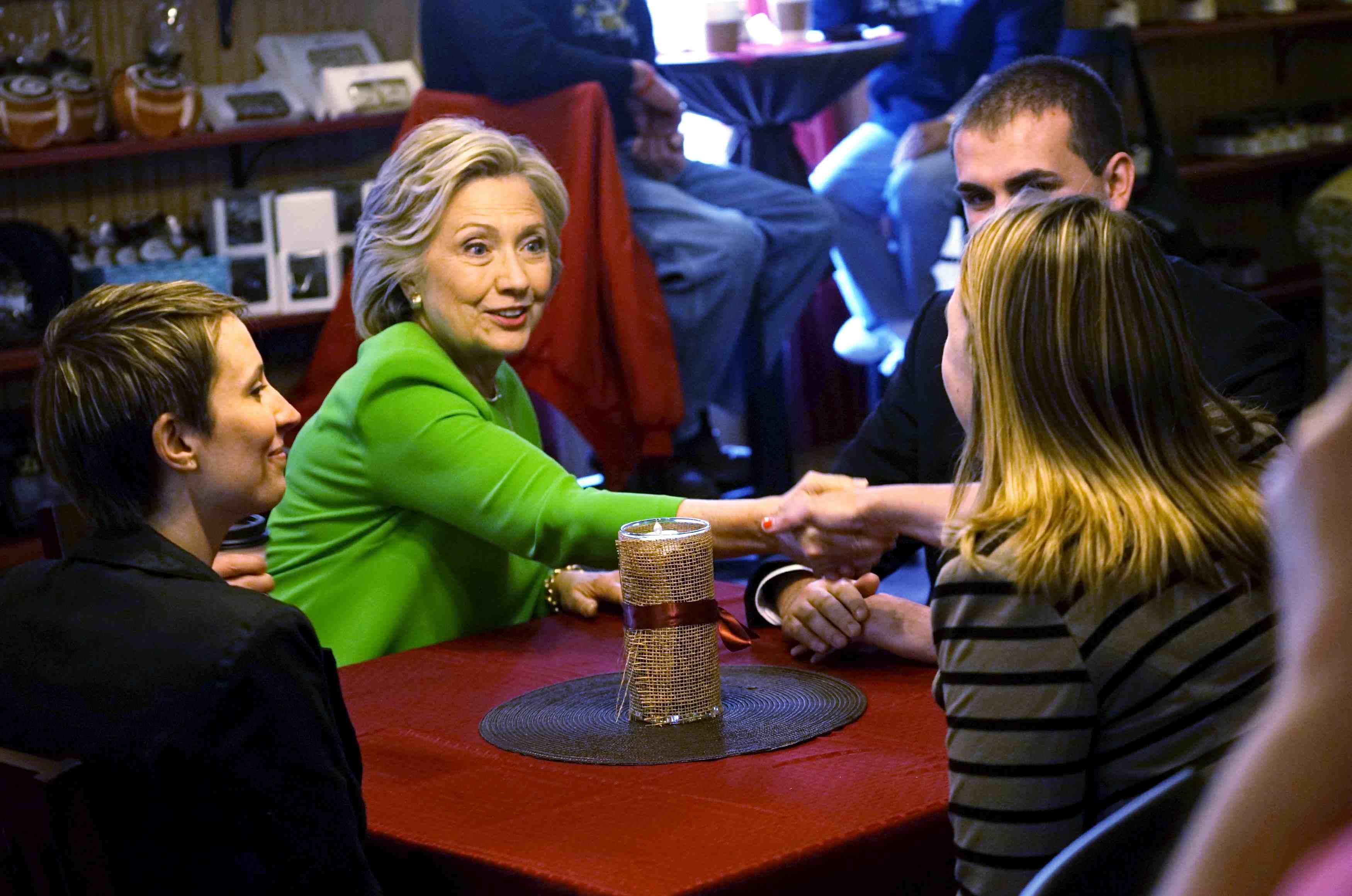 Hillary en campagne sous le signe de la justice sociale et de la proximite