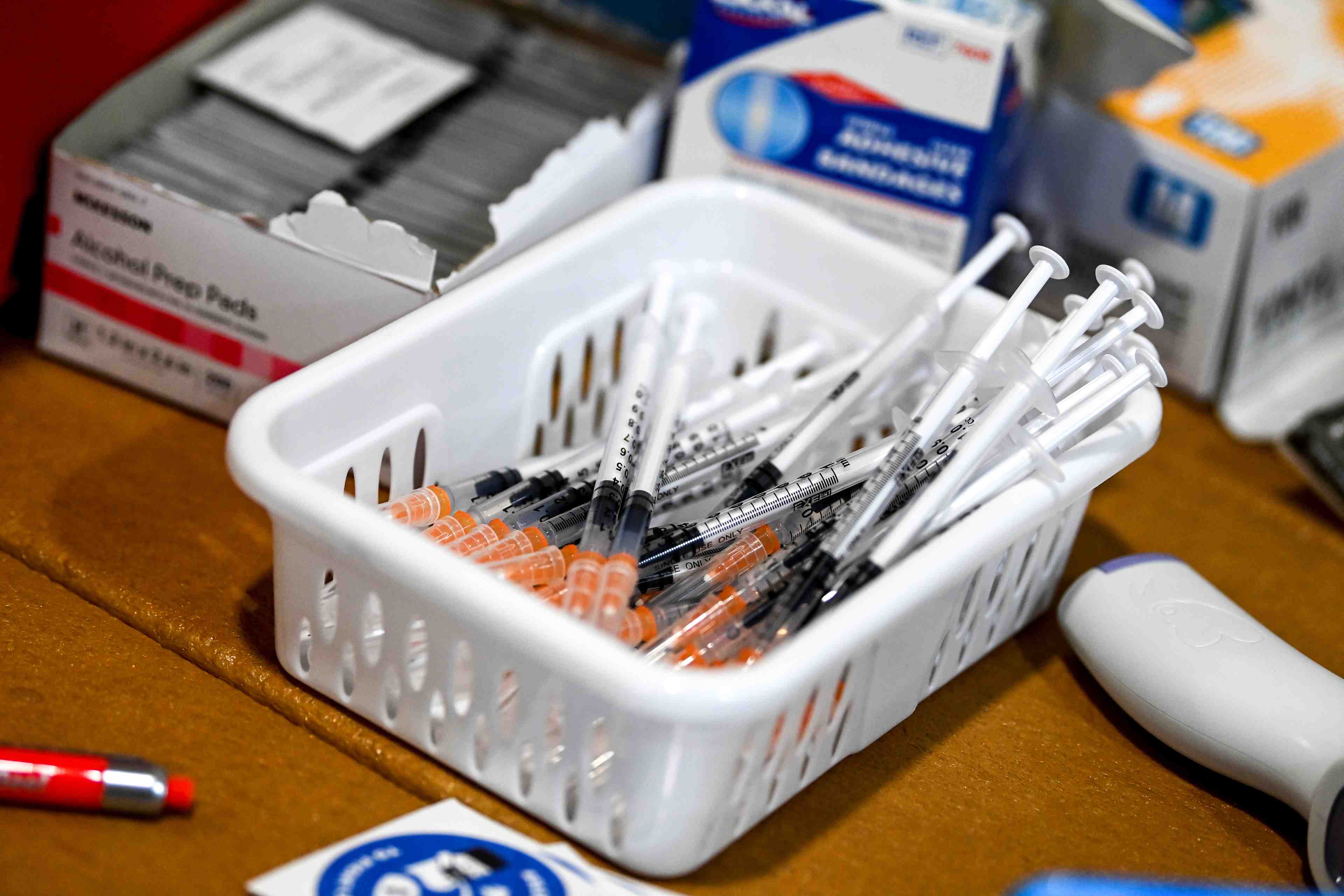 Usa, inde, japon et australie s'engagent a fournir un milliard de doses de vaccin a l'asie