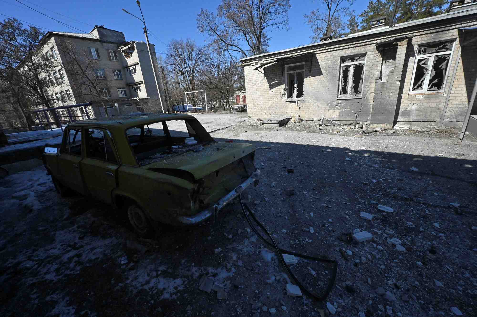 Ukraine: le gouverneur de louhansk exhorte les civils a partir tant qu'il est temps