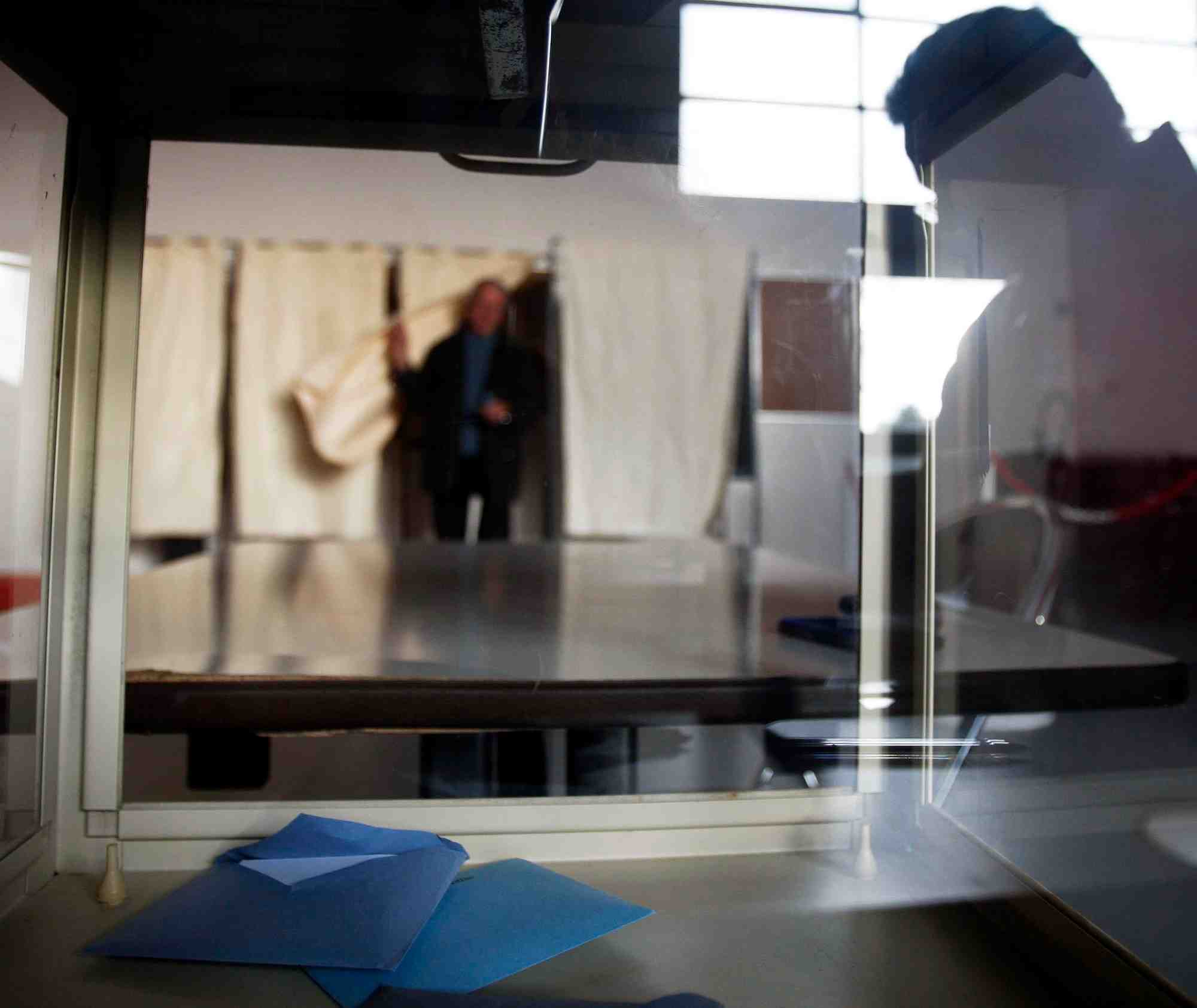 Legislatives: la majorite presidentielle en tete devant la nupes chez les francais de l'etranger