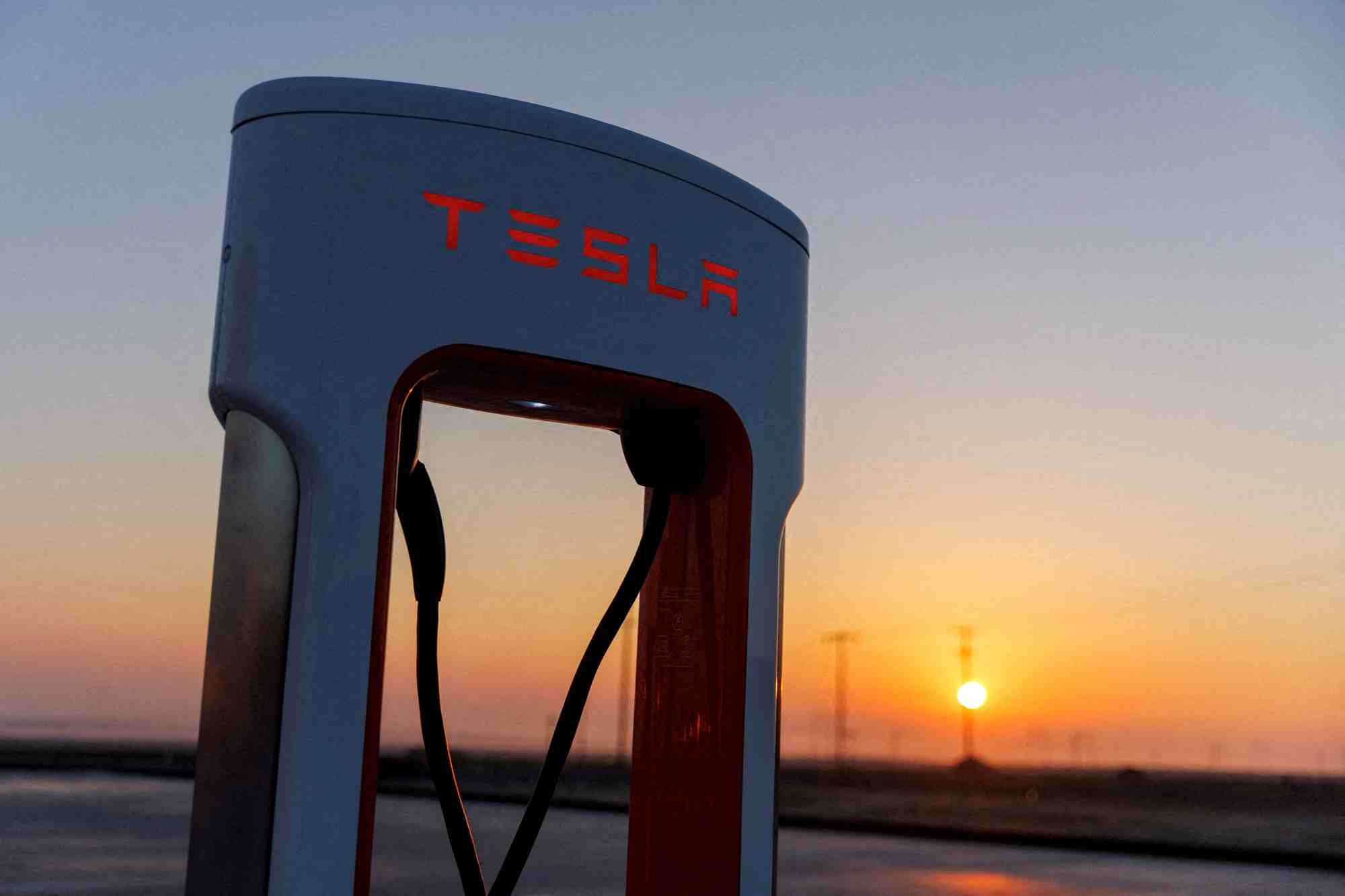Une station tesla a kettleman city, californie