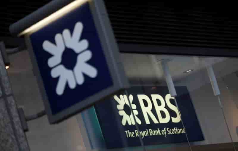 Rbs saluee en bourse apres son retour au dividende