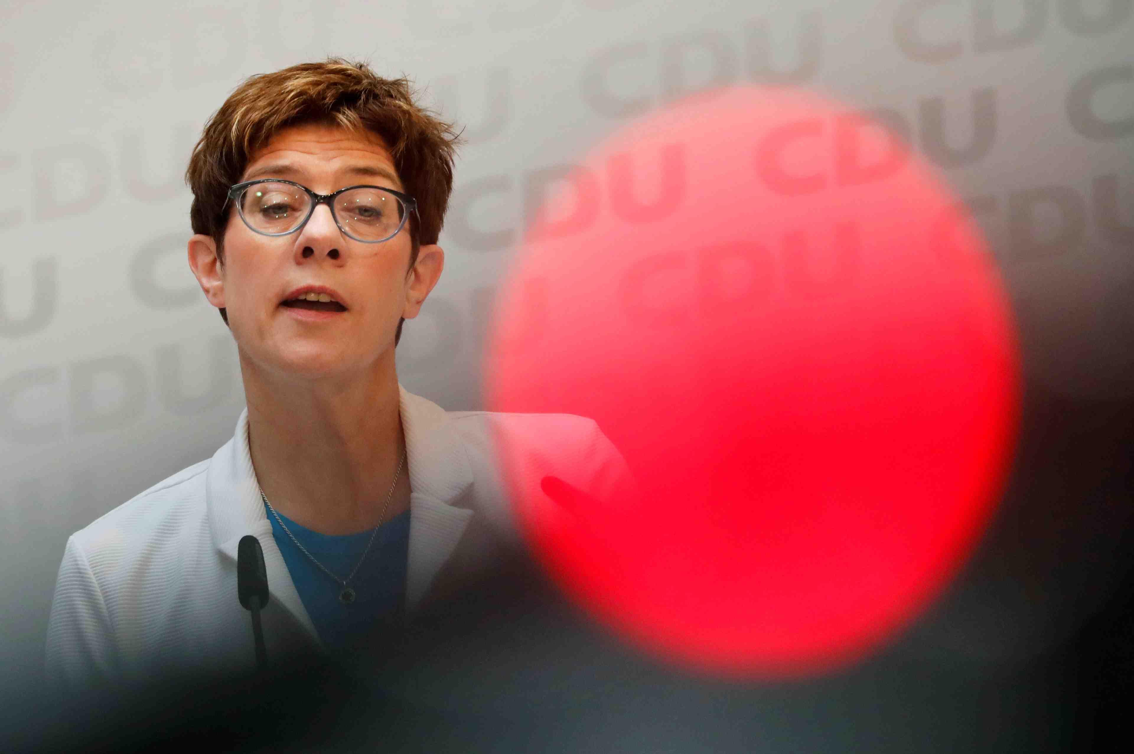 Sondage: kramp-karrenbauer pas prete pour la chancellerie