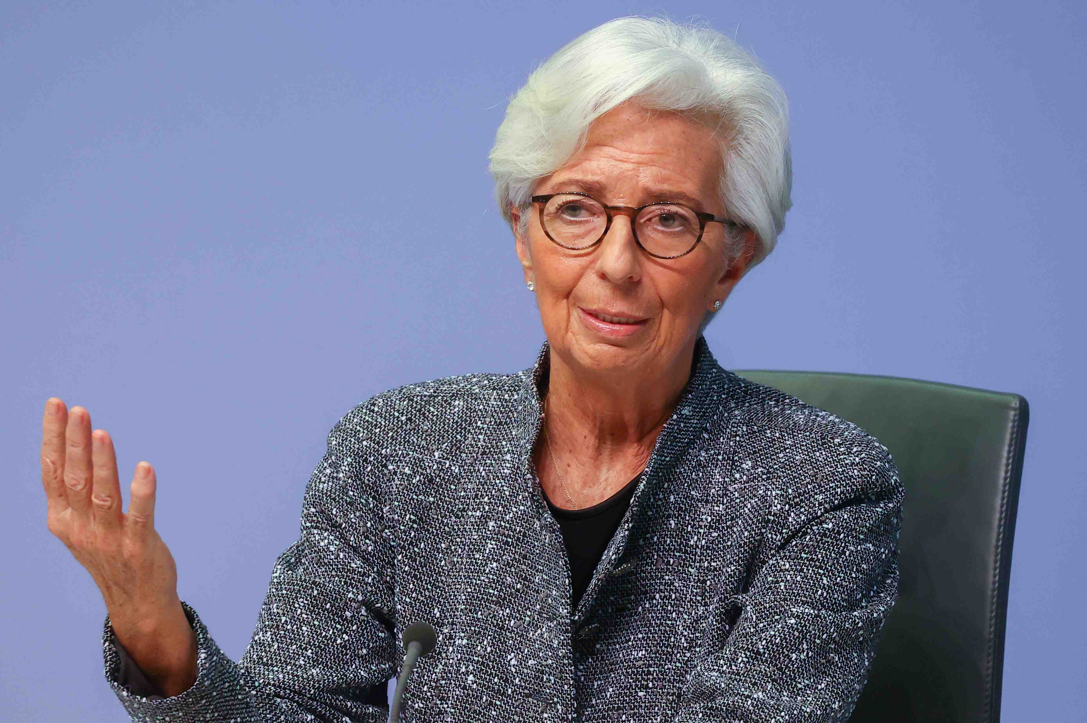 La bce pas "decouragee" par le jugement allemand sur le qe, declare lagarde