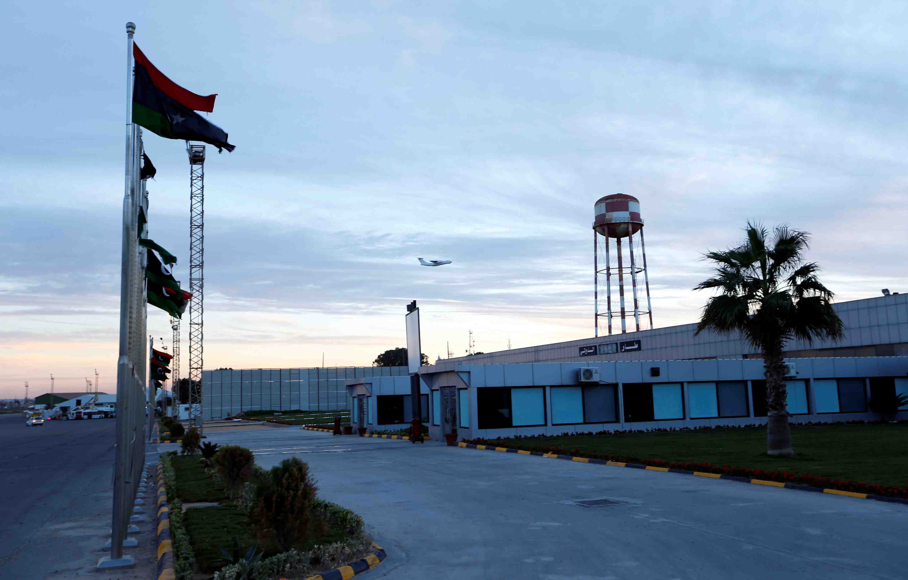 Reouverture de l'aeroport de tripoli apres des combats meurtriers