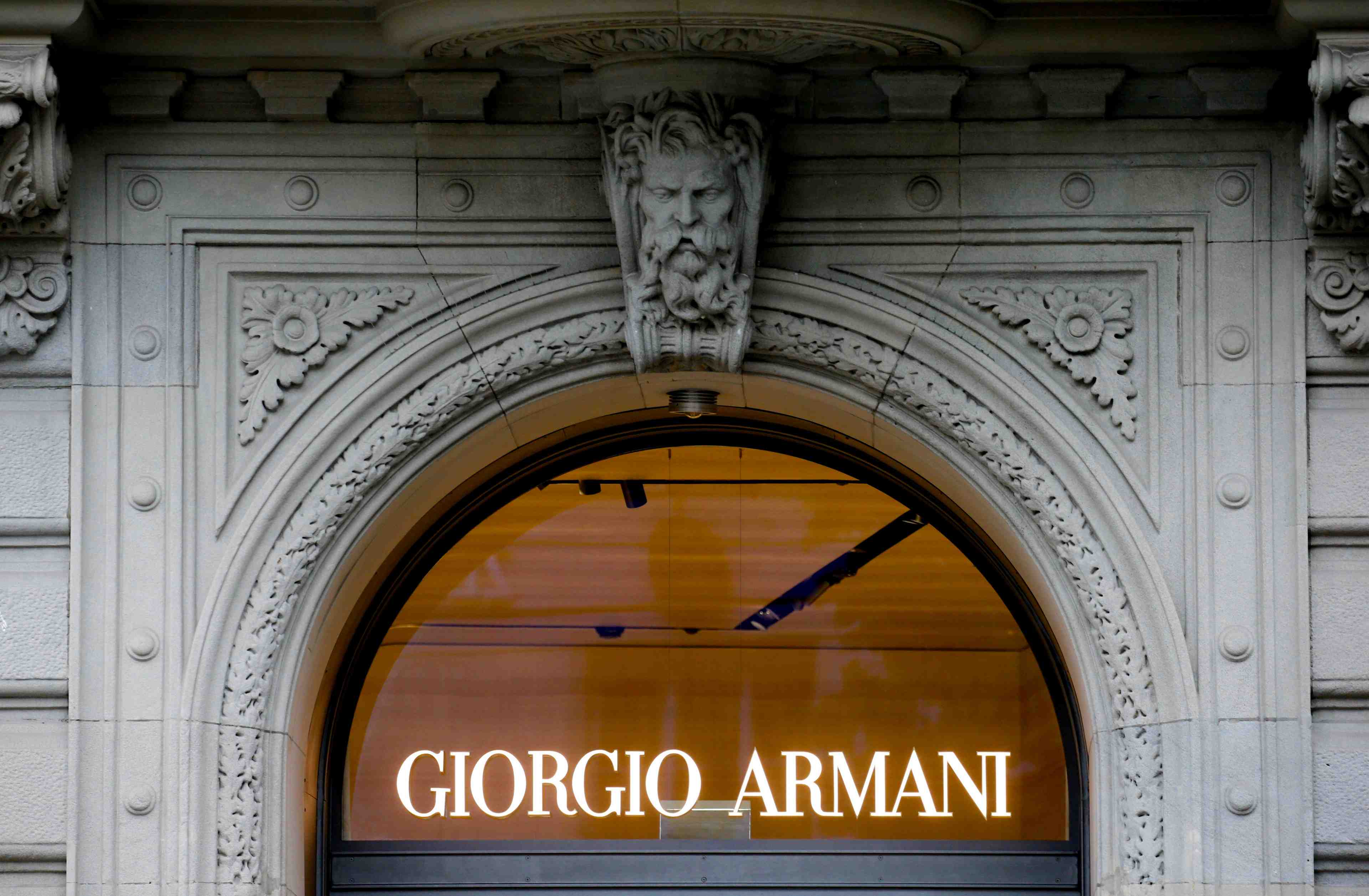 Armani se remet de la pandemie avec un bond de 34% de ses ventes au s1